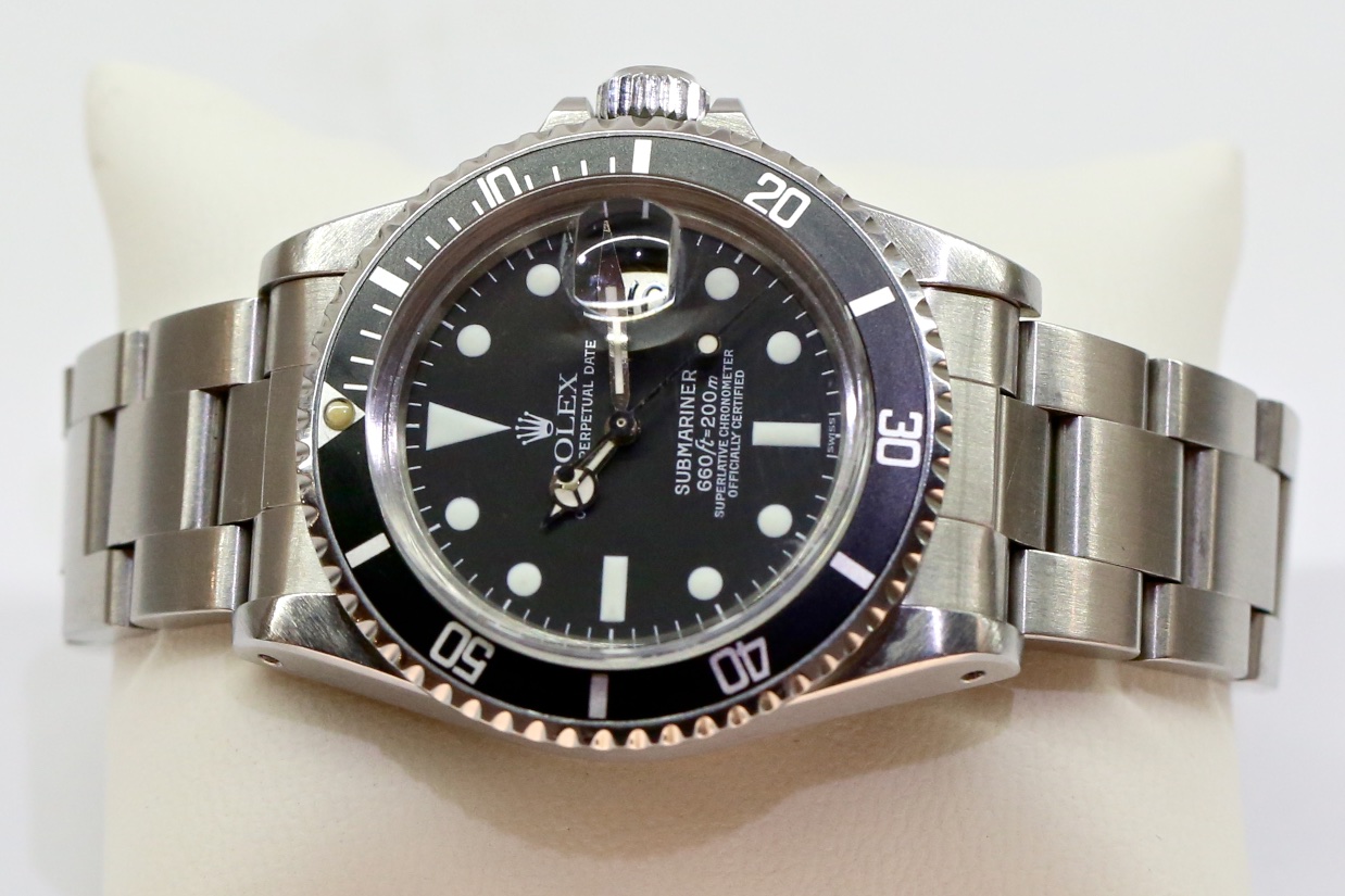 Rolex Submariner Date Ref 1680, 5mil serial number, Ca 1977, plexiglass, matt dial. - Image 3