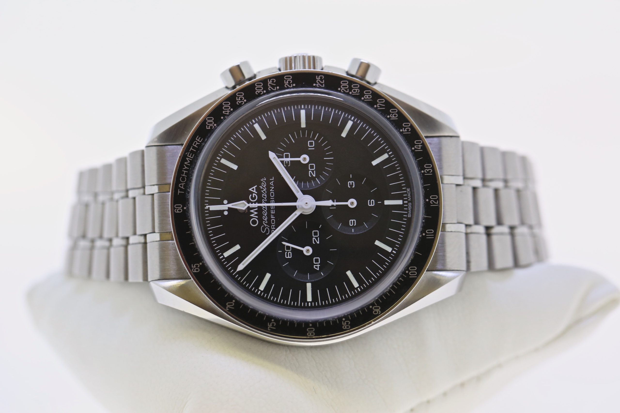 Omega Speedmaster Professional Moonwatch, Black Index Dial on Omega Stainless Steel Bracelet, Reference: 31030425001002, Complete with Box, book and Omega Warranty cards. Circa: 2022 - Image 5