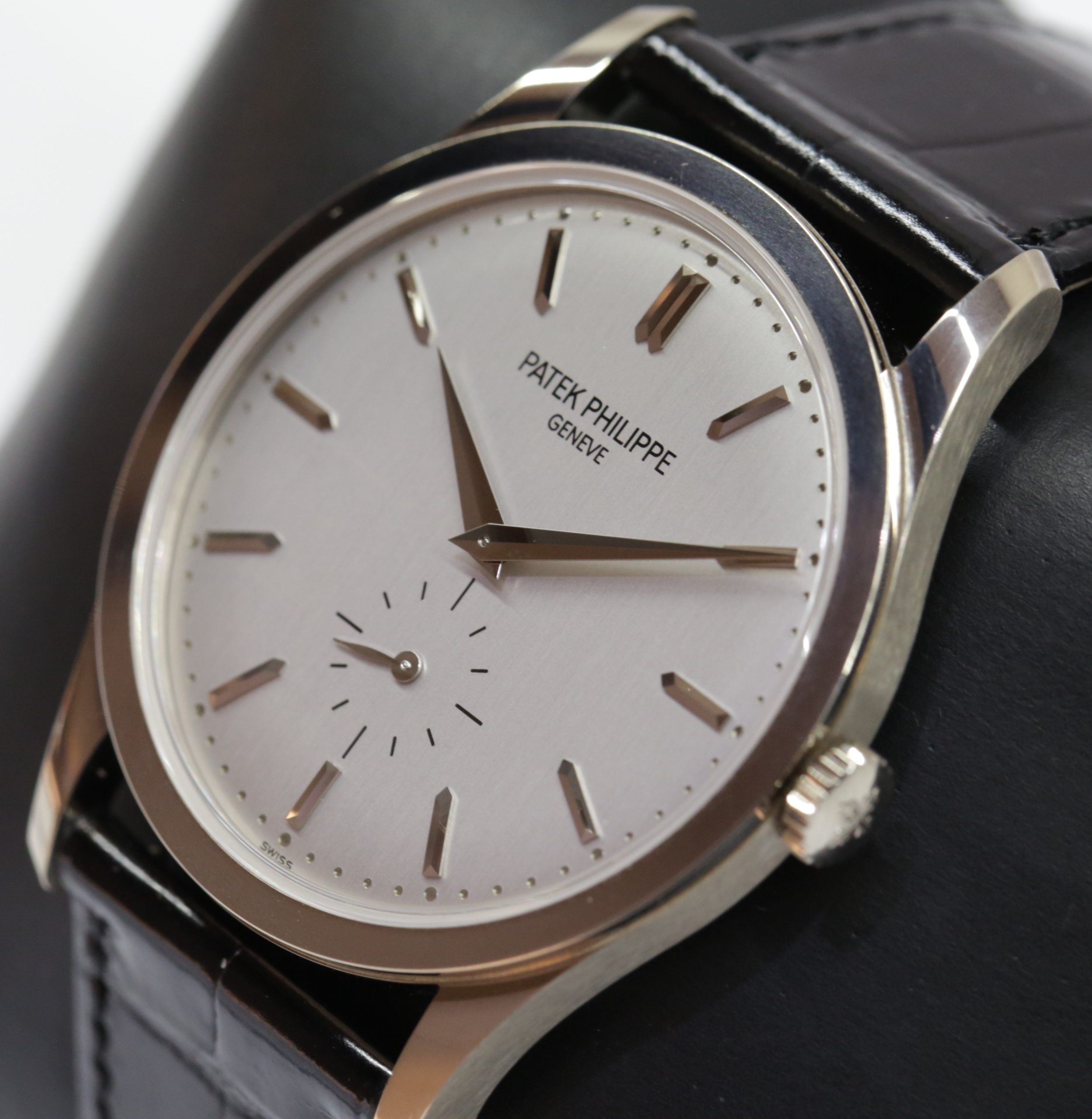 Patek Philippe Calatrava Gents case reference 5196G-001 18ct white gold, silver dial, manual winding Ca 2020, $23,800(AUD). - Image 2