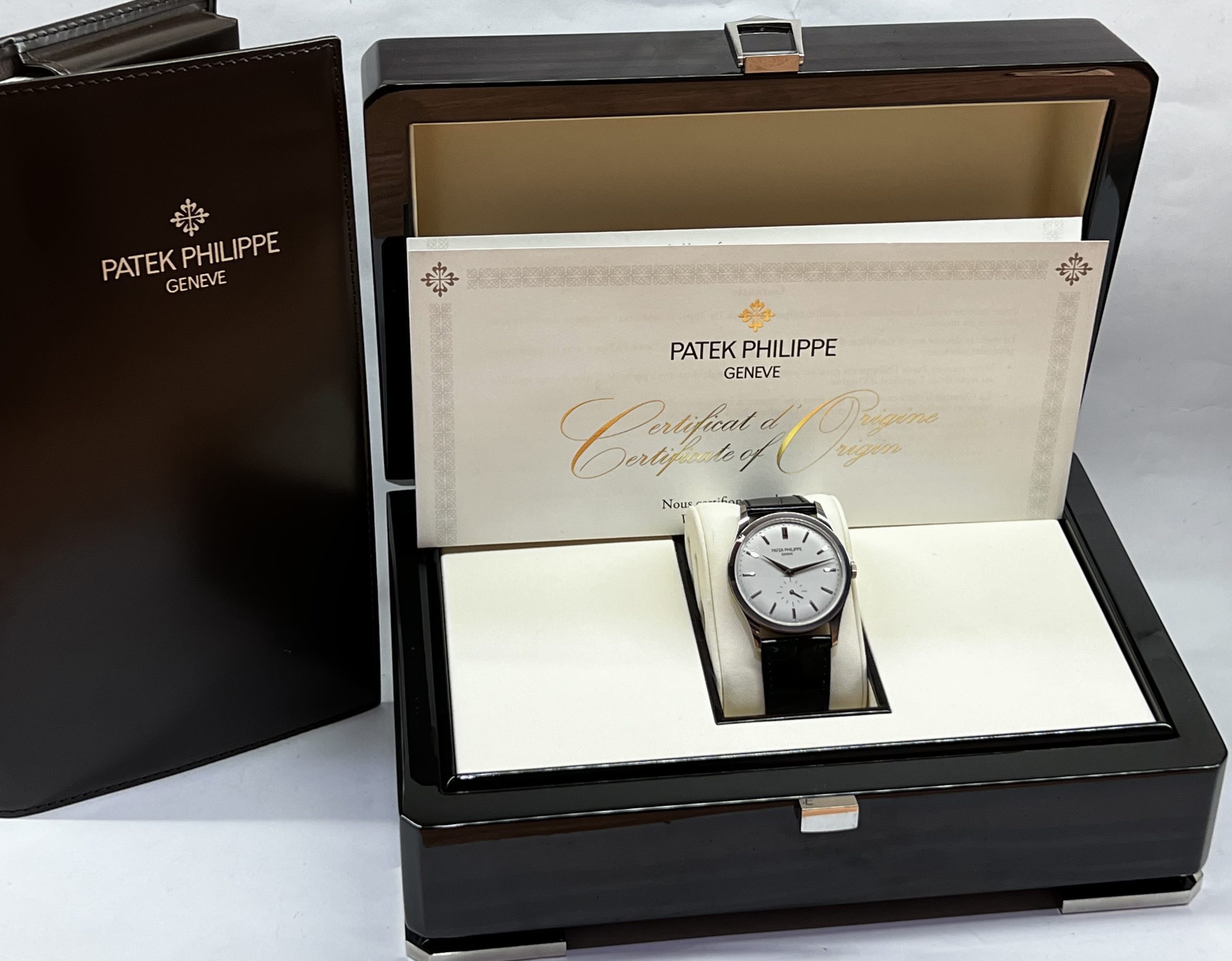 Patek Philippe Calatrava Gents case reference 5196G-001 18ct white gold, silver dial, manual winding Ca 2020, $23,800(AUD). - Image 5