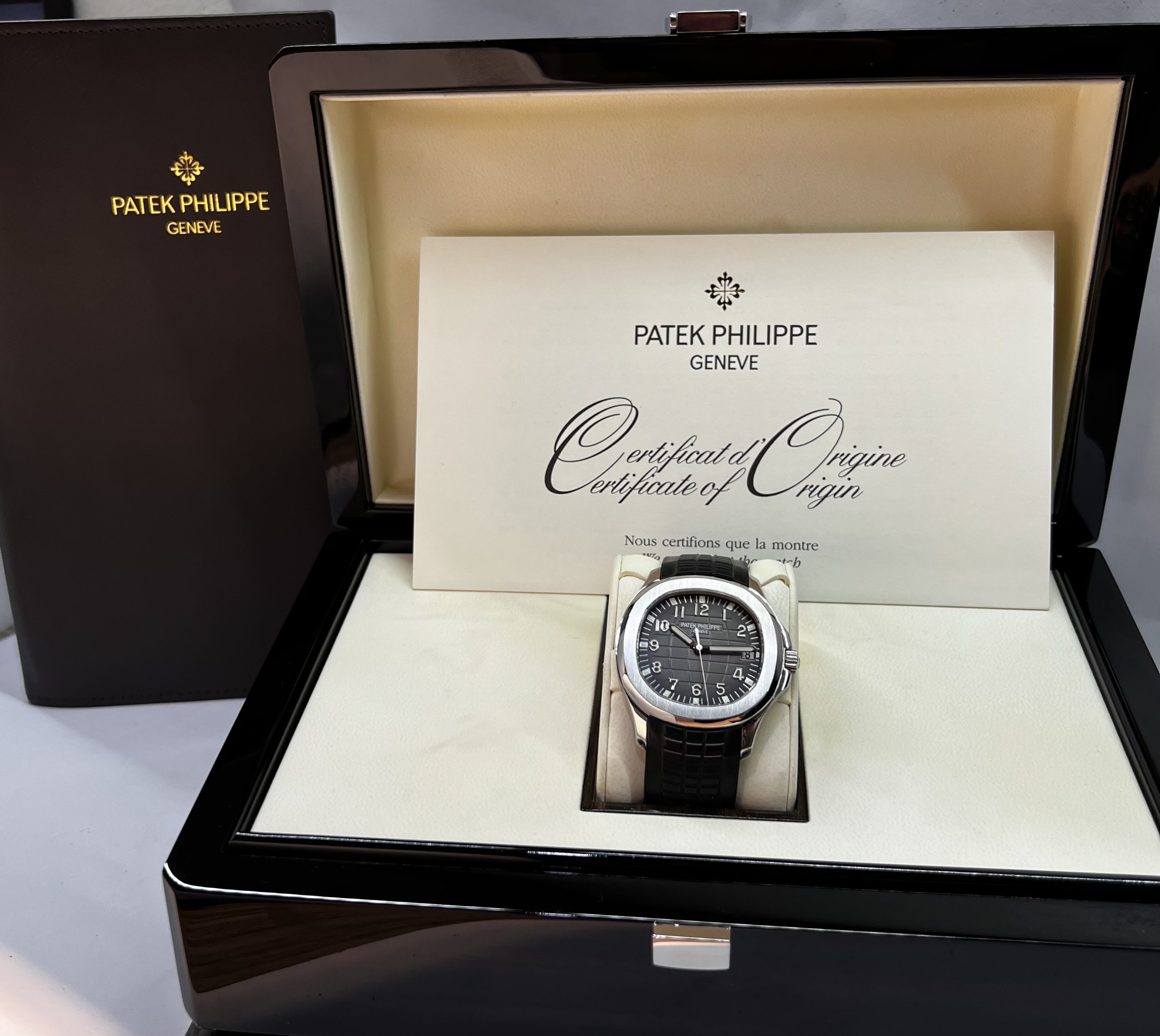 Patek Philippe Aquanaut in stainless steel with Date, Black Arabic Dial, Black Patek Philippe Rubber Strap & Patek Philippe Deployant Clasp, Ref: 5167A-001 Ca. 2012, Complete with Box & Papers - Image 6