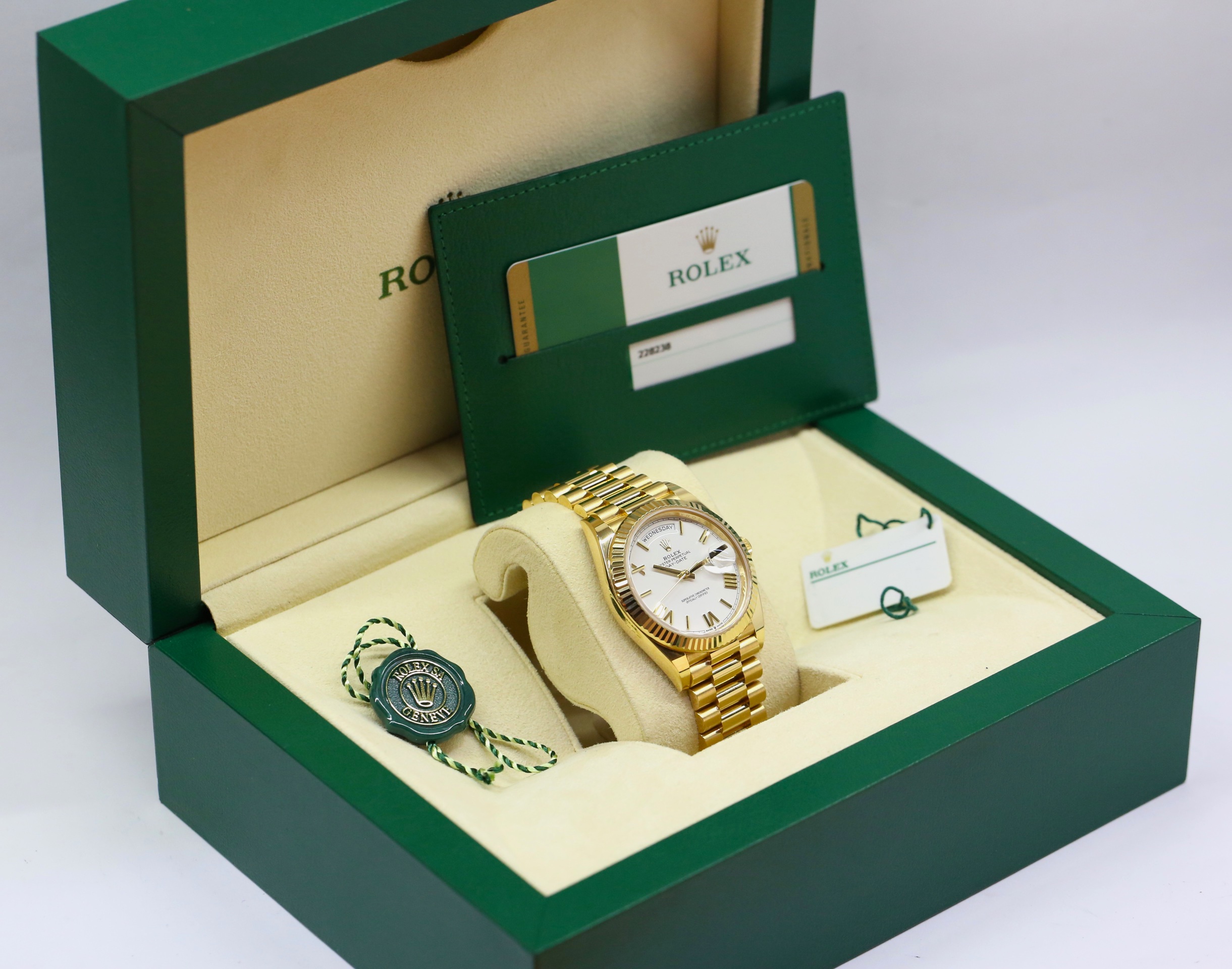 Rolex Oyster Perpetual Day-Date 40 in 18ct Yellow Gold, White Roman Dial, 18ct Yellow Gold Rolex Presidential bracelet, Ref. 228238, Ca. 2020 - Image 7