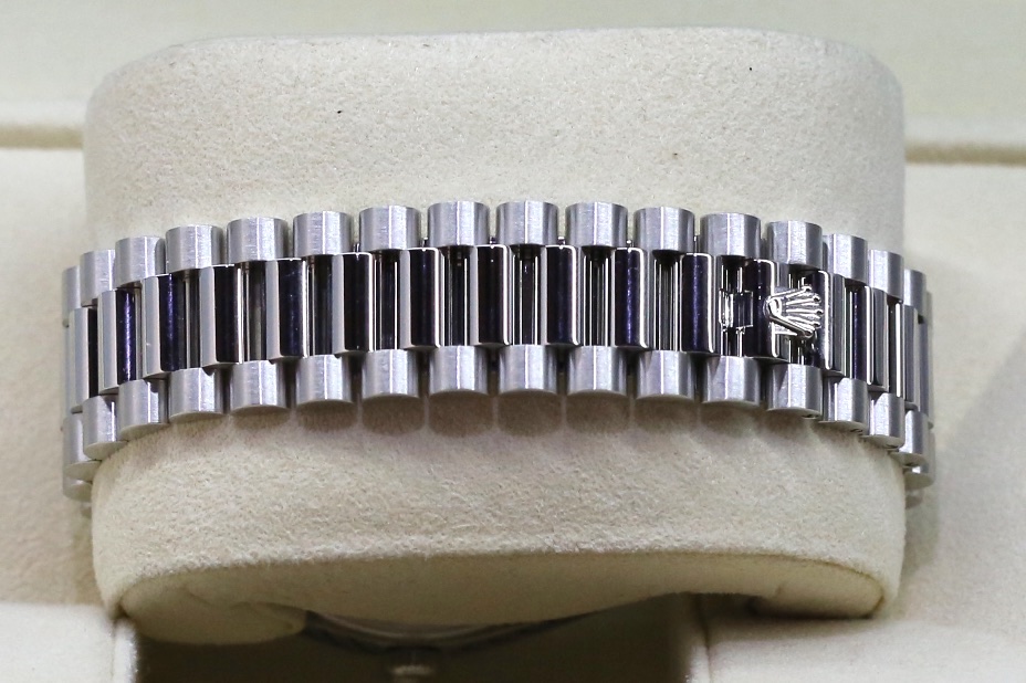 Rolex Oyster Perpetual Day-Date 40 in Platinum with Ice Blue Roman dial, on a Platinum President Bracelet Ref 228206. Ca. 2018, Complete with Box, Book and Rolex Warranty Card. - Image 6