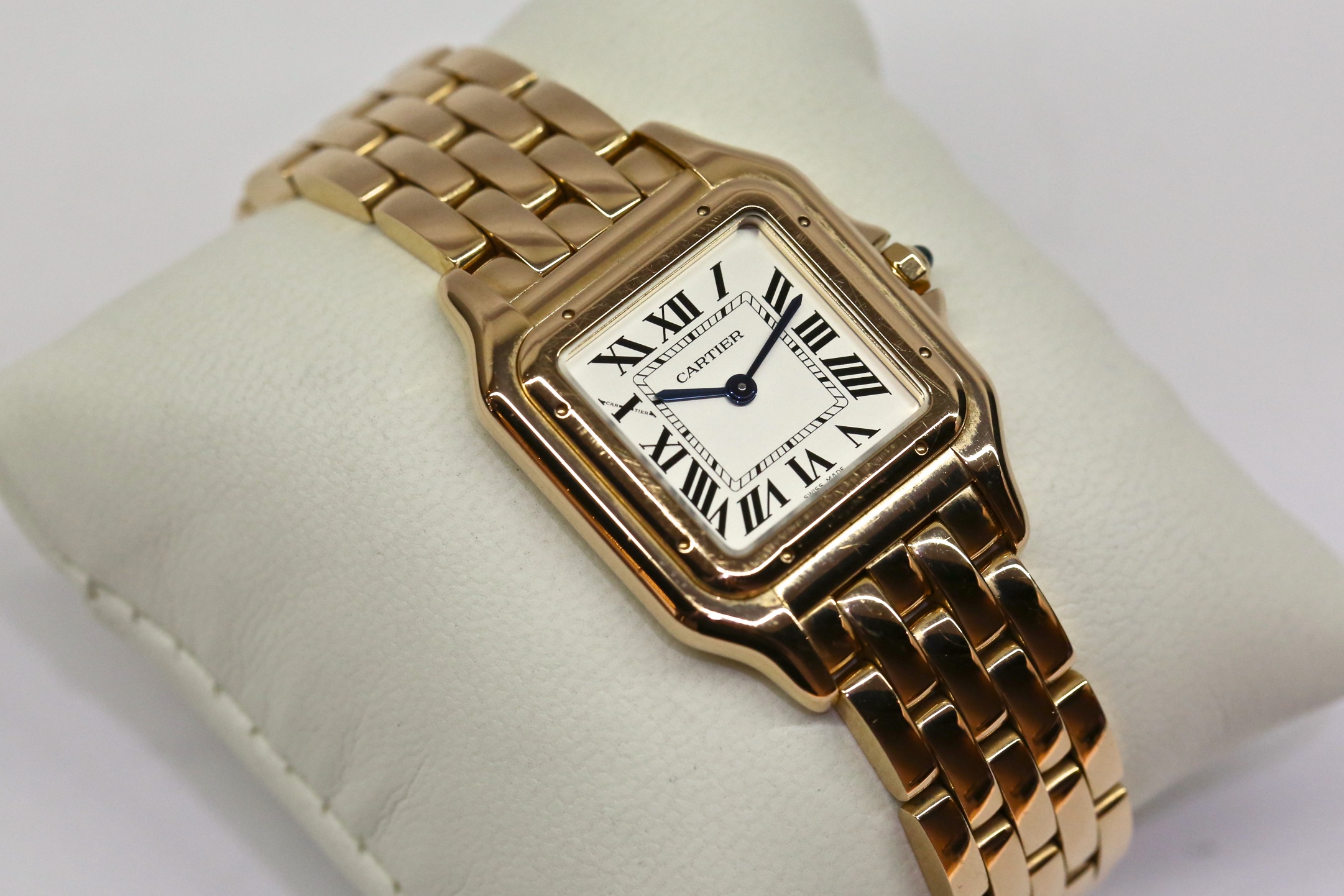 Panthère de Cartier watch, medium model, quartz movement in 18ct rose gold, silvered dial, blued-steel sword-shaped hands, 18ct rose gold bracelet, Ref: WGPN0007 - Image 2