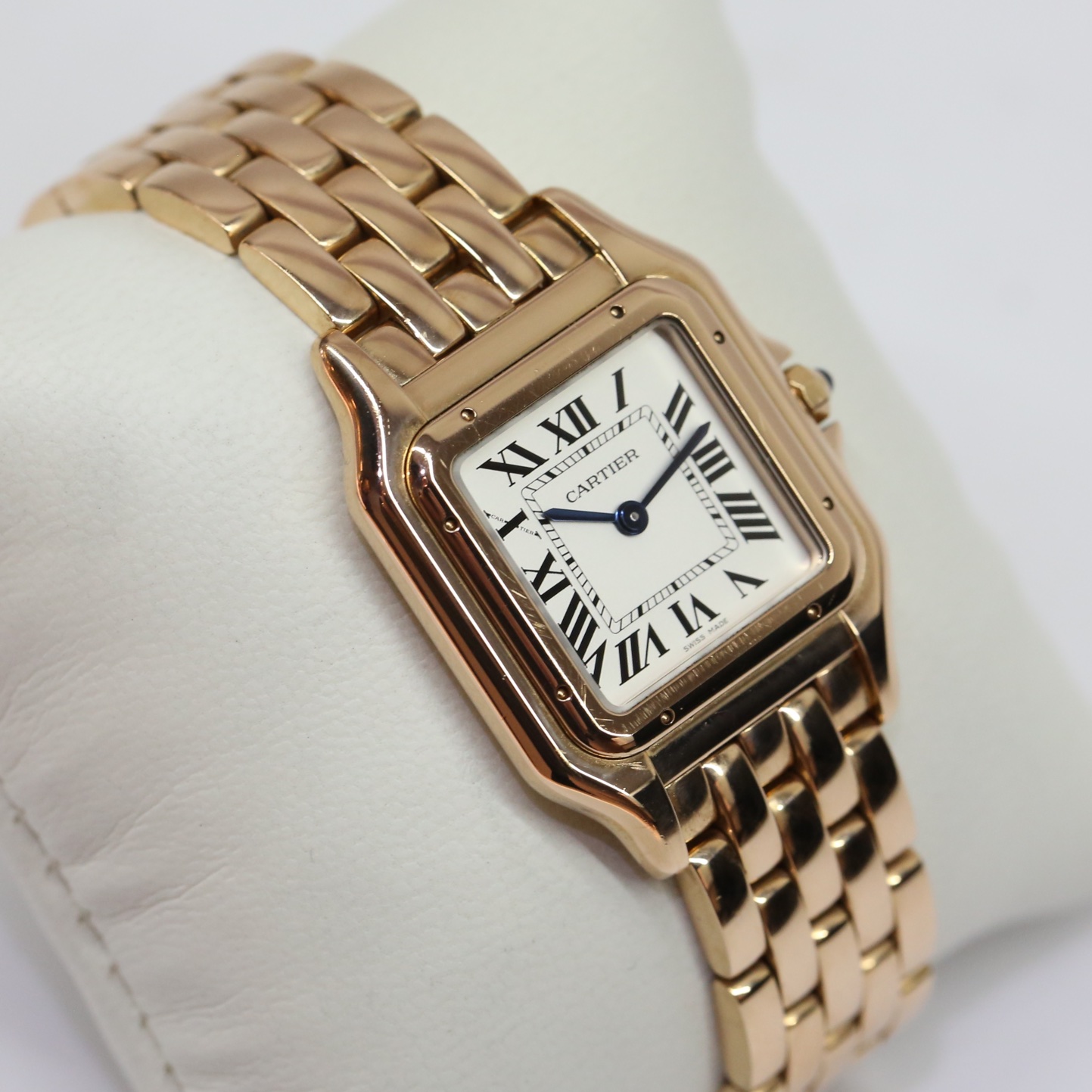 Panthère de Cartier watch, medium model, quartz movement in 18ct rose gold, silvered dial, blued-steel sword-shaped hands, 18ct rose gold bracelet, Ref: WGPN0007 - Image 3