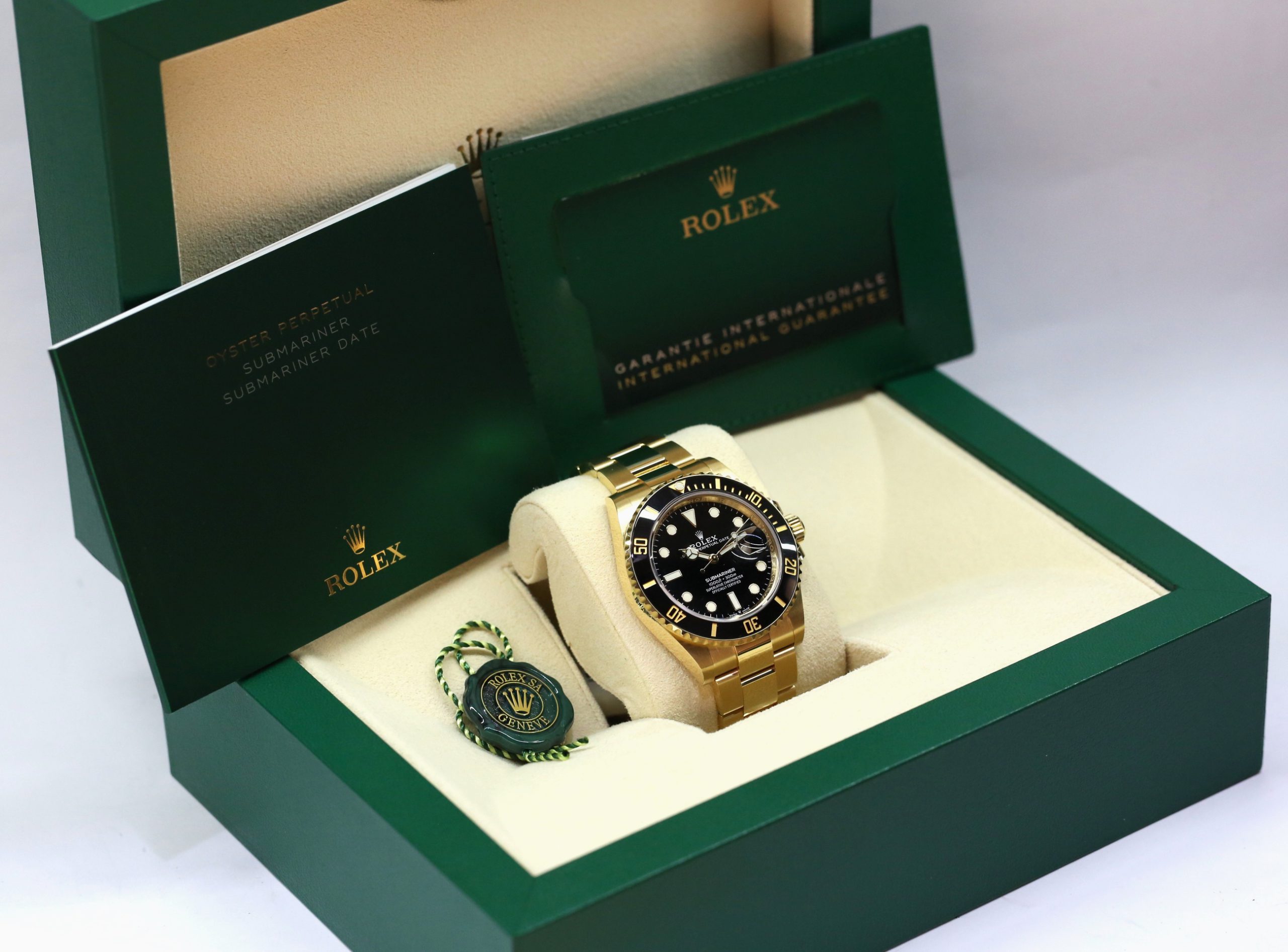 Rolex Submariner Date in 18ct Yellow Gold on 18ct Yellow Gold Rolex Oyster Bracelet, Black Index Dial, Black Ceramic Bezel, Ref: 126618LN, with Box, Book, Swing tags & Rolex Warranty card - Image 3