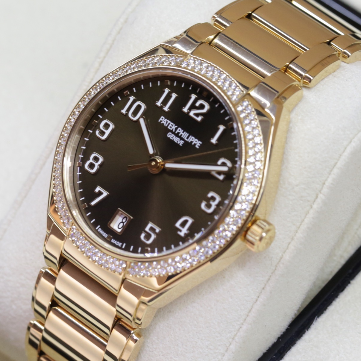 Patek Philippe Twenty-4 Ref 7300/1200R-001 rose gold, on 18ct rose gold Patek Philippe bracelet, bezel set with 160 diamonds, 2020 full set. "RRP $70,250" - Image 3