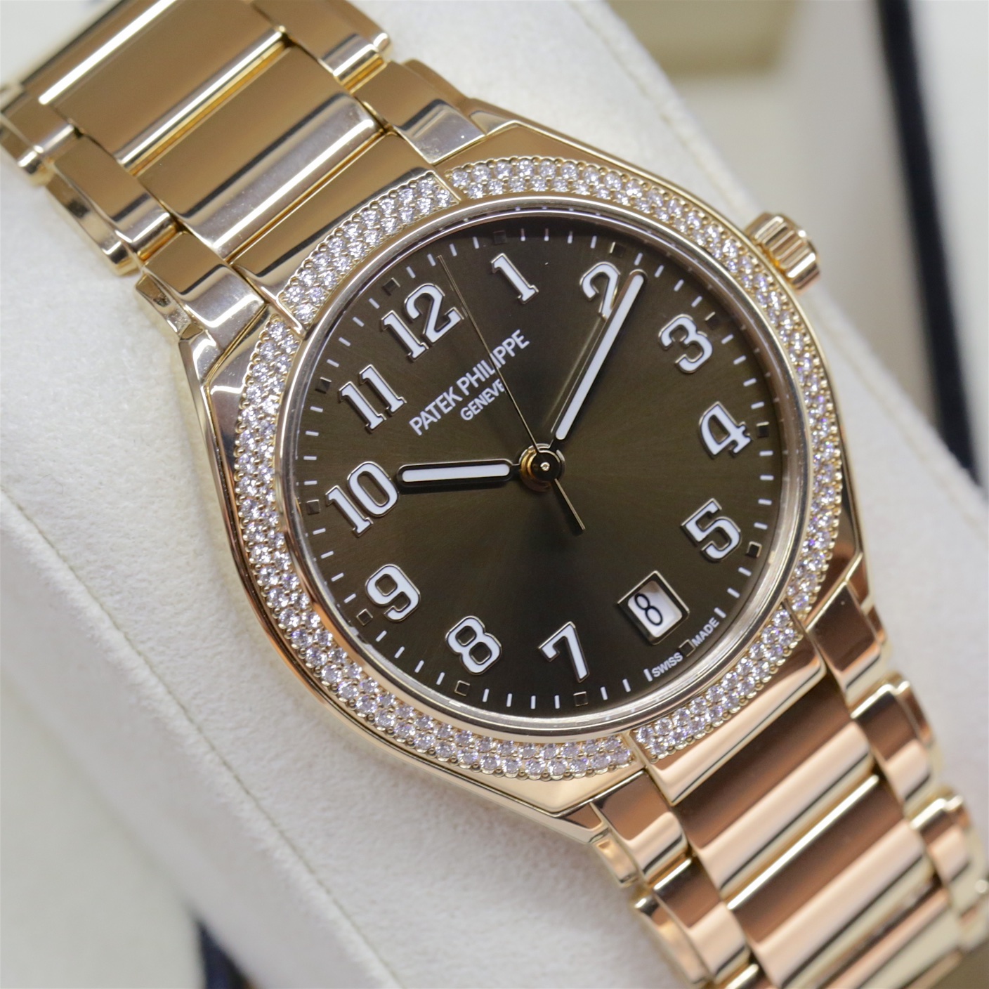 Patek Philippe Twenty-4 Ref 7300/1200R-001 rose gold, on 18ct rose gold Patek Philippe bracelet, bezel set with 160 diamonds, 2020 full set. "RRP $70,250" - Image 2