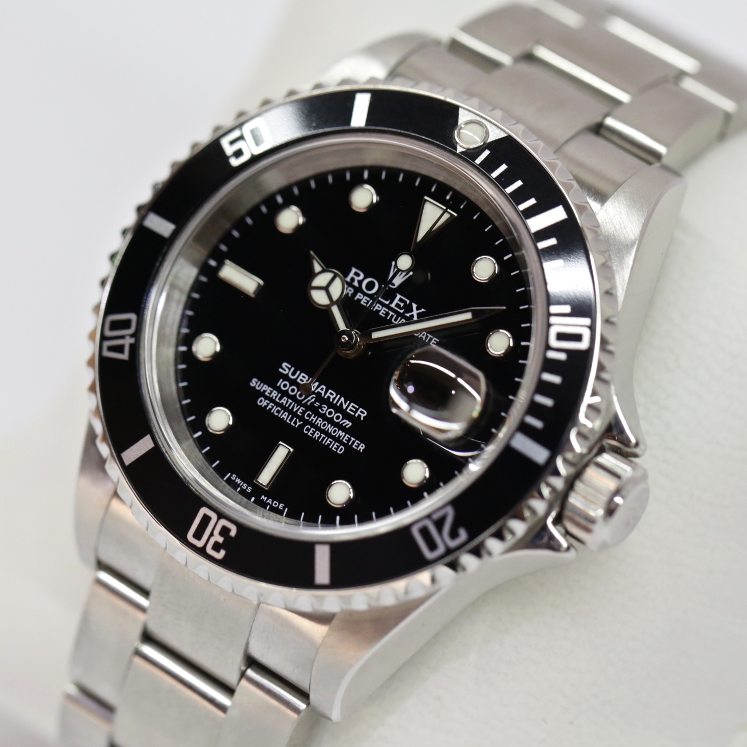Rolex Submariner Date in Stainless Steel on Rolex Stainless steel Flip lock Oyster Bracelet, Black Index Dial, Complete with the Inner & Outer box, Rolex Warranty certificate and swing tags. Reference: 16610, Circa 2004 - Image 5