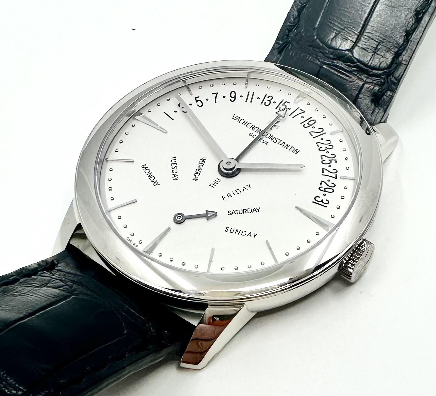 Vacheron Constantin Patrimony Retrograde Day Date in 18ct White Gold, on Vacheron Constantin Alligator Strap & Deployant, Ref. 86020/000G-9508, with Box & Papers - Image 2