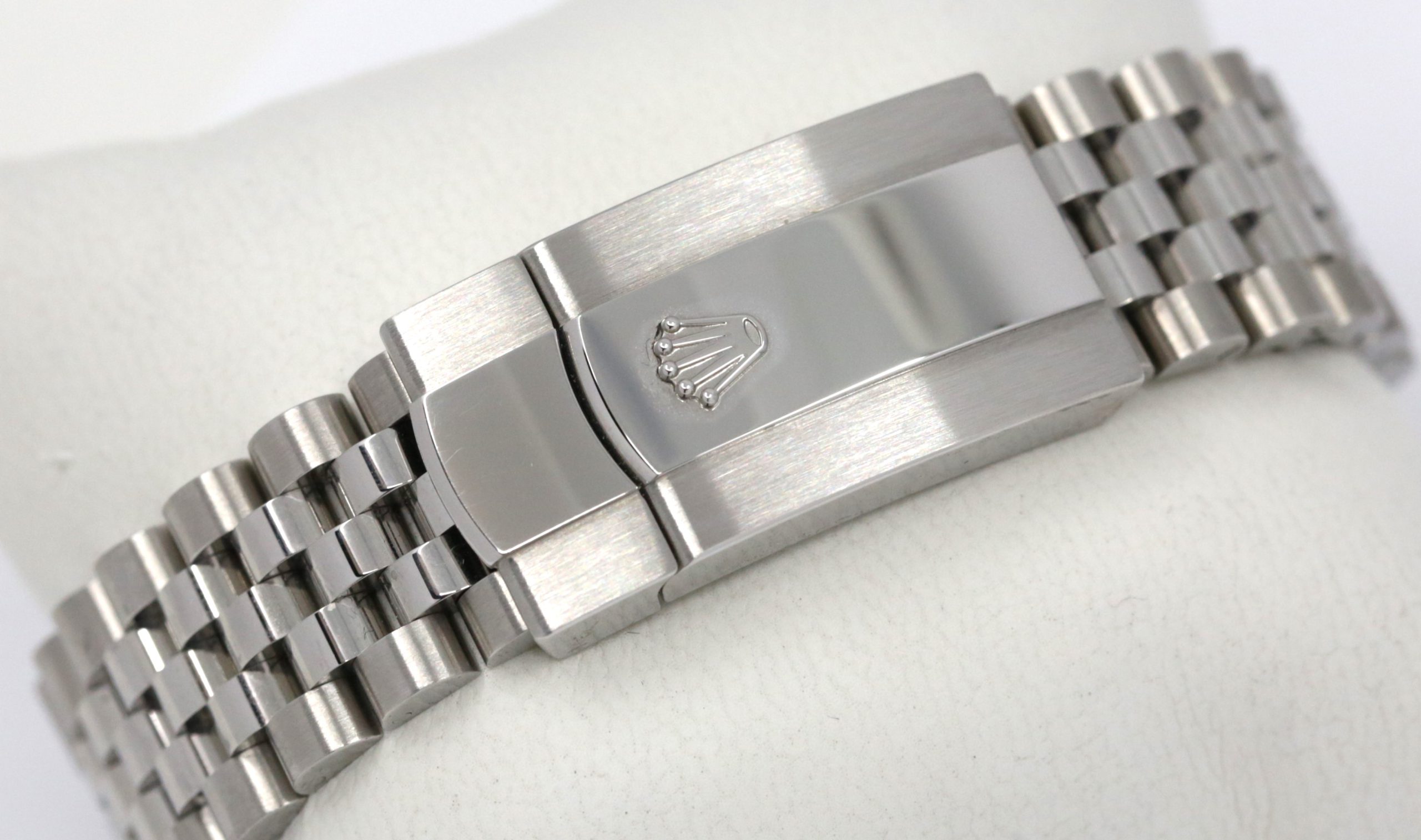 Rolex Datejust 41, Stainless Steel with 18ct White Gold Fluted Bezel, Wimbeldon Dial, on Rolex Jubilee Bracelet, Reference 126334, Circa: 2021, Complete with Box & Papers - Image 6