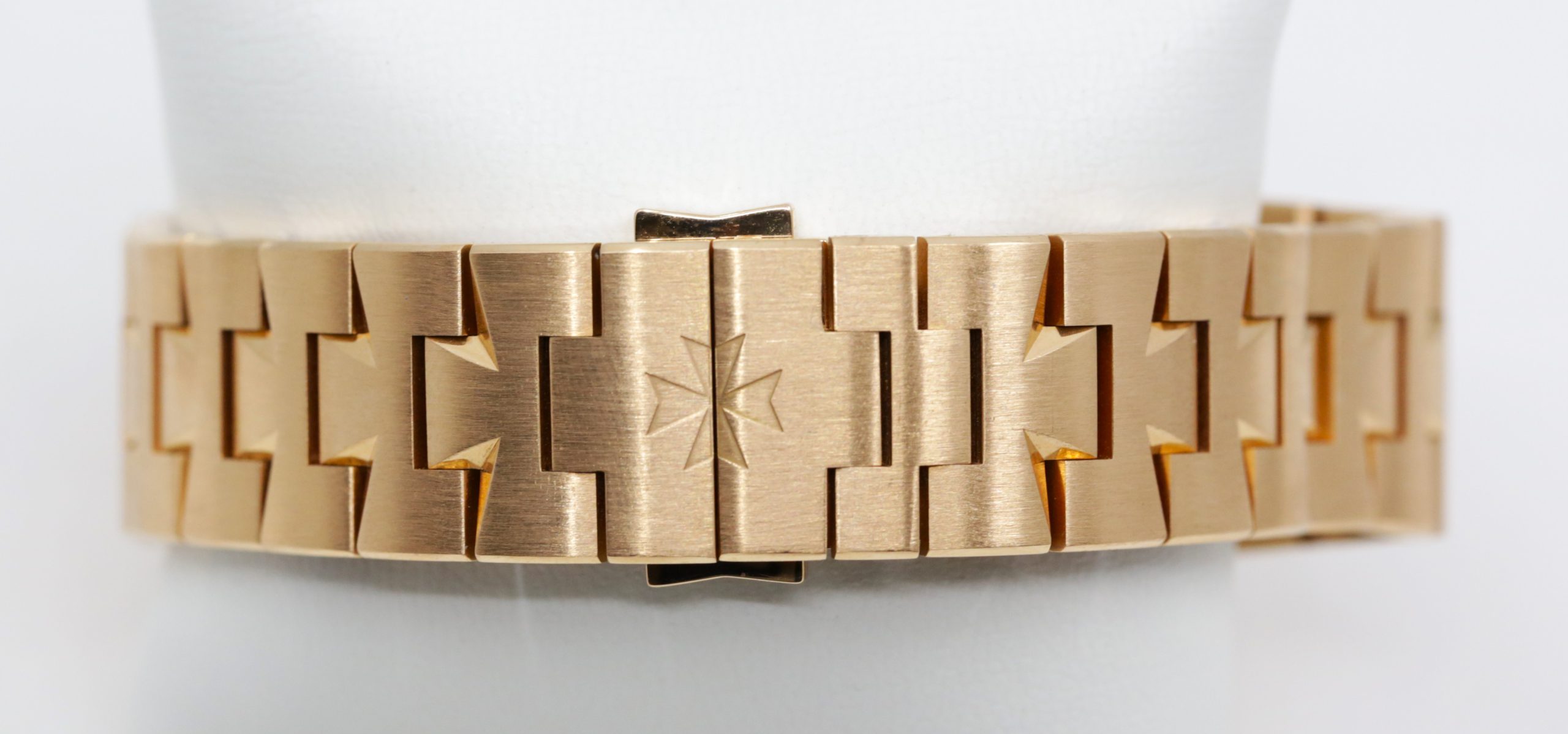 Vacheron Constantin Overseas Big Date chronograph 18ct rose gold on bracelet, Ref 49150/B01R-9454 B&P - Image 4