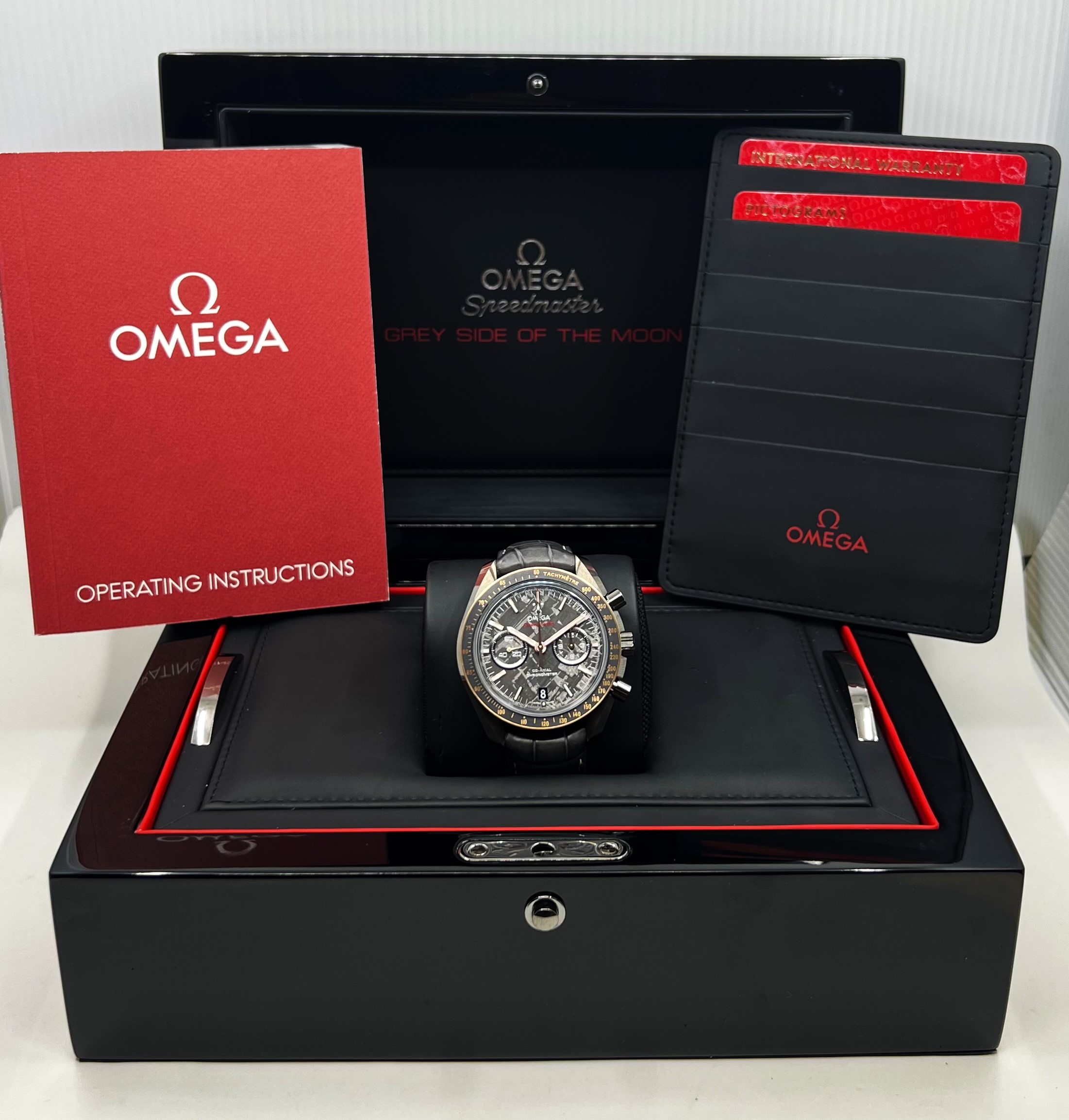 Omega Speedmaster Moonwatch Greyside of the Moon, Meteorite dial !! Ref 031163445199001, March 2021, full set. - Image 2