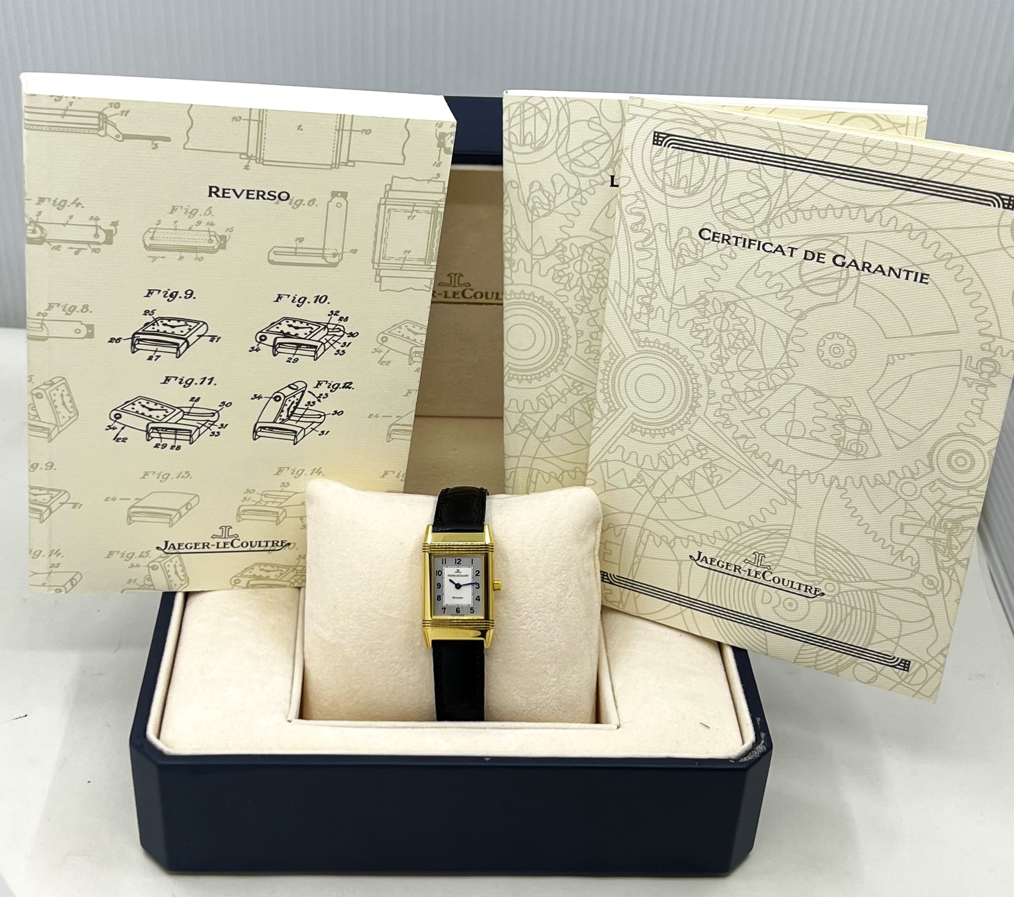 Jaeger Le Coultre Reverso ladies 18k Yellow gold, 260.1.86, manual winding with box papers. - Image 9