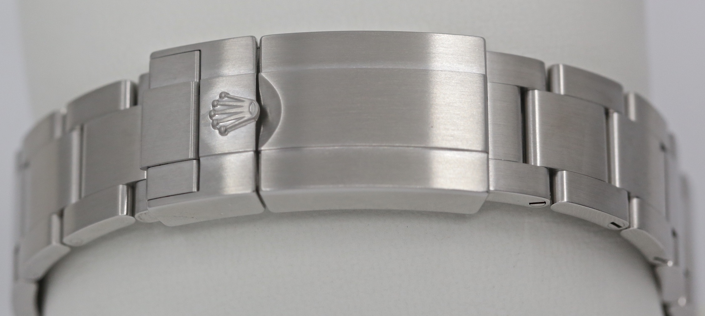 Rolex Oyster Perpetual Air King in Rolex Oystersteel Black 60 second dial with Crown guards on a Rolex Oystersteel Flip clock bracelet. Ref: 126900, Ca 2022 with box and papers. - Image 6