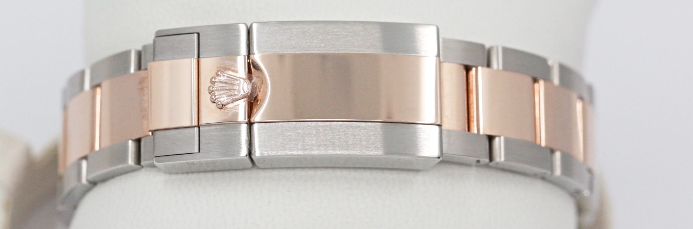 Rolex Yacht-Master 40, Stainless Steel & 18ct Everose Gold, Black Index Dial, on Stainless Steel & 18ct Everose Gold Rolex Oyster Bracelet, Ref. 126621, Circa: 2022, Complete with Box, Books, Rolex Warranty Card & Balance of 5 Year Rolex Warranty - Image 6