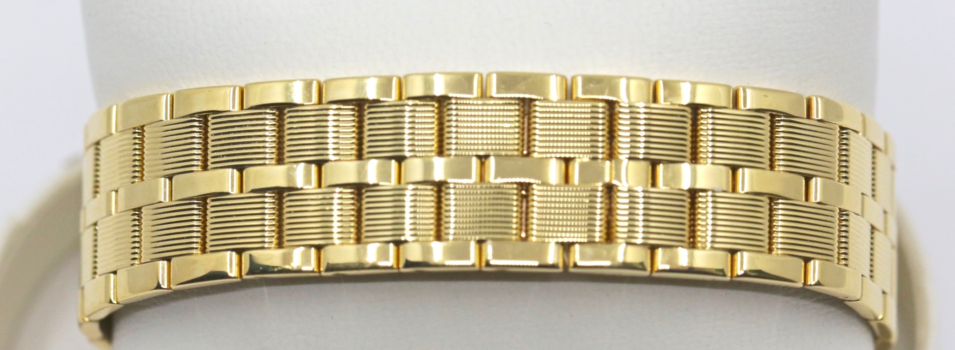 Piaget Protocole Chronograph in 18ct Yellow Gold, White Roman Dial, on 18ct Yellow Gold Piaget Bracelet, Ref. 14254 M601D - Image 6