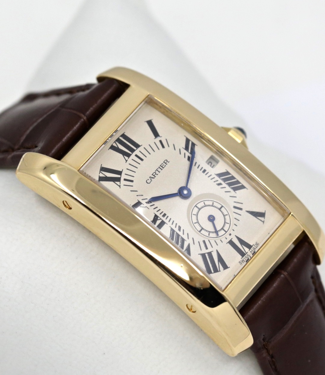 Cartier Tank American, Midsize in 18ct yellow gold, Quartz movement, Cartier strap with 18ct Yellow gold Cartier folding buckle. - Image 3