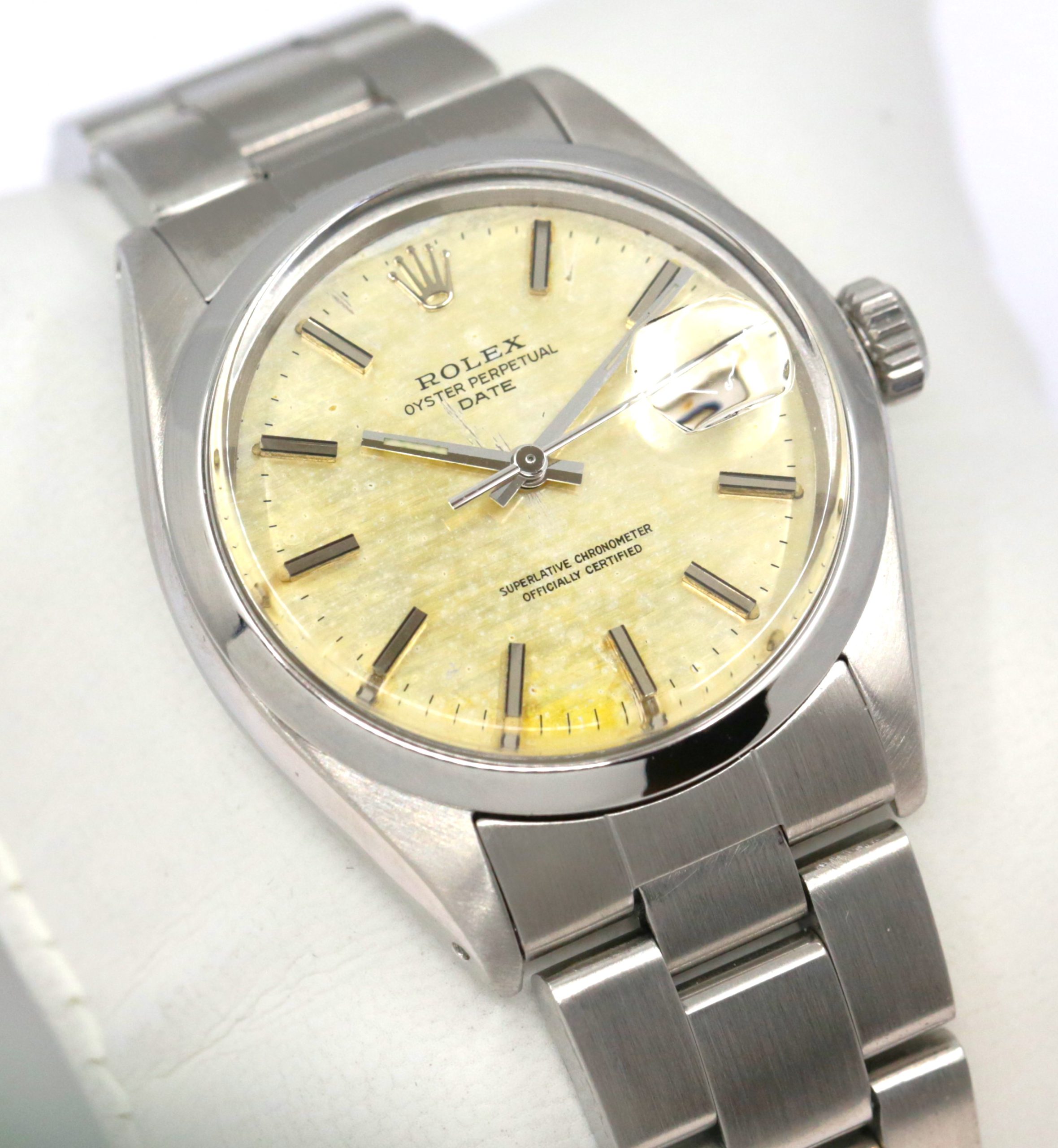 Rolex Oyster Perpetual Date, in Stainless Steel, Linen patina Dial, on Stainless Rolex Oyster Bracelet, Ref. 1500, Circa: 1970 - Image 2