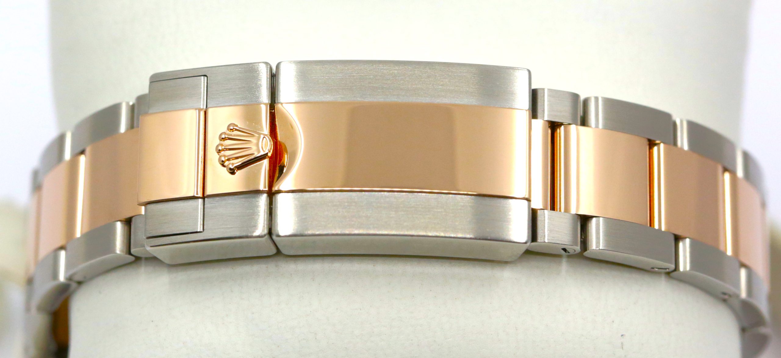 Rolex Yacht-Master 40, Stainless Steel & 18ct Everose Gold, Black Index Dial, on Stainless Steel & 18ct Everose Gold Rolex Oyster Bracelet, Ref. 126621, Circa: 2020, Complete with Box, Books, Rolex Warranty Card & Balance of 5 Year Rolex Factory Warranty - Image 4