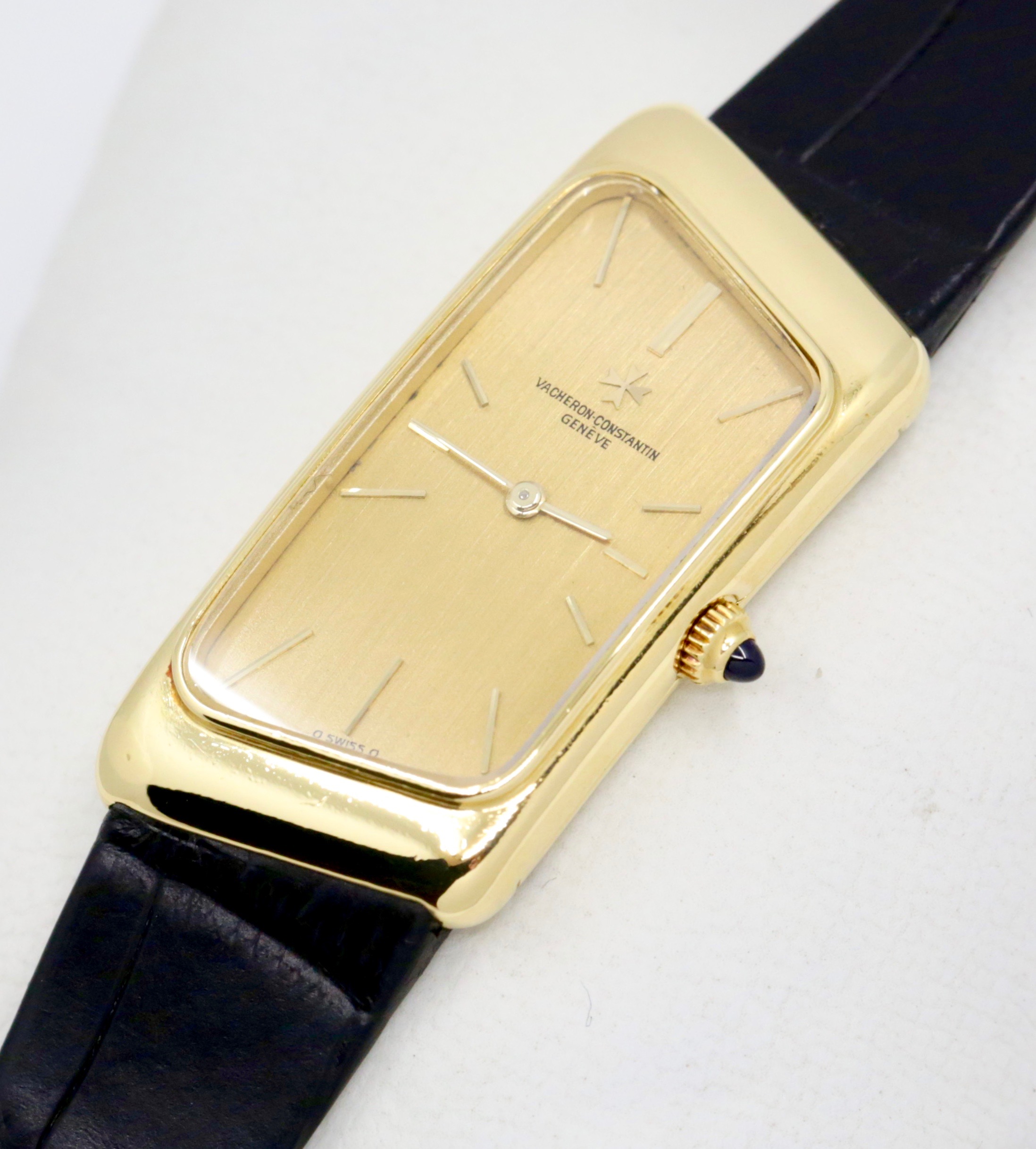 Vacheron Constantin Asymmetric 1972 Prestige de la France, in 18ct Yellow Gold, Champagne Index Dial, on Black Vacheron Constantin Alligator Strap, Ref. 15207, Recently Serviced by Vacheron Constantin - Image 3