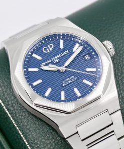 Alternative view of Girard Perregaux Laureato Automatic Date, Blue dial Ref 81010-11-431-11A, Ca 2022 B&P. Marked down to $14,850 !!