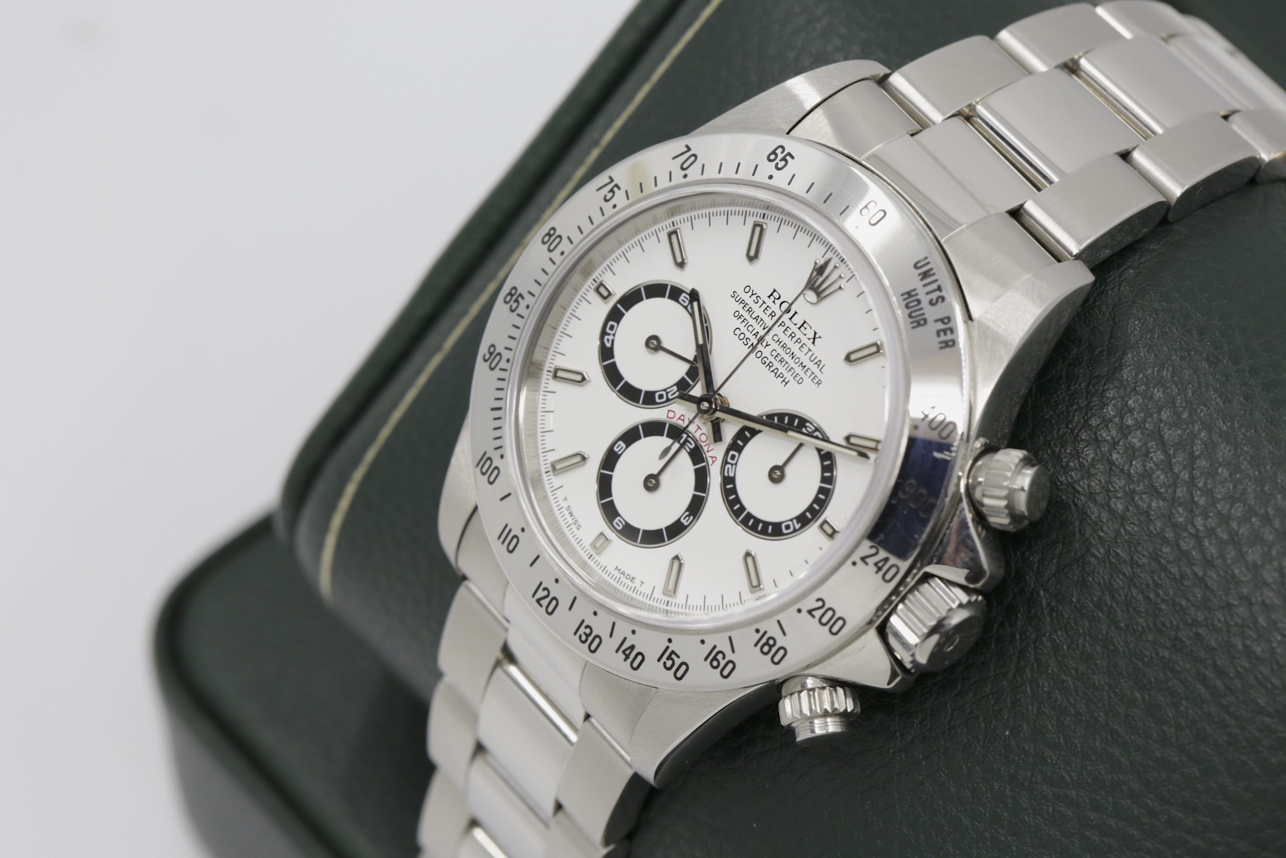 Rolex Cosmograph Daytona, Zenith Movement, Stainless Steel, White index Dial, with Stainless Steel Bezel, on Rolex Stainless Steel Oyster Bracelet, Ref. 16520, Circa: 1997, with Original Rolex Box - Image 3