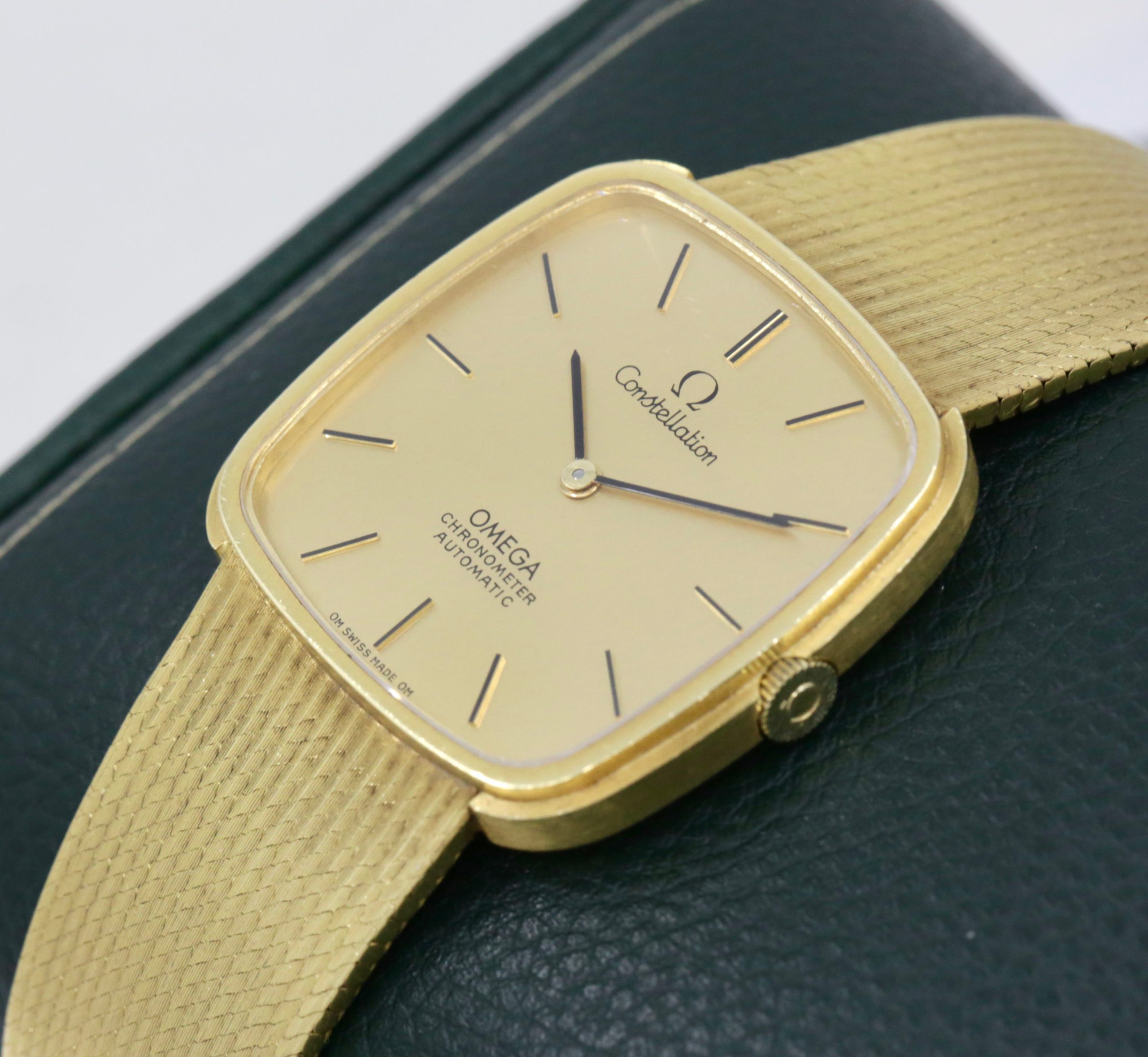 Omega Constellation, 18ct Yellow Gold, Champagne Index Dial, on 18ct Yellow Gold Omega Integrated Bracelet, Ref. 8299, Circa: 1968 - Image 3