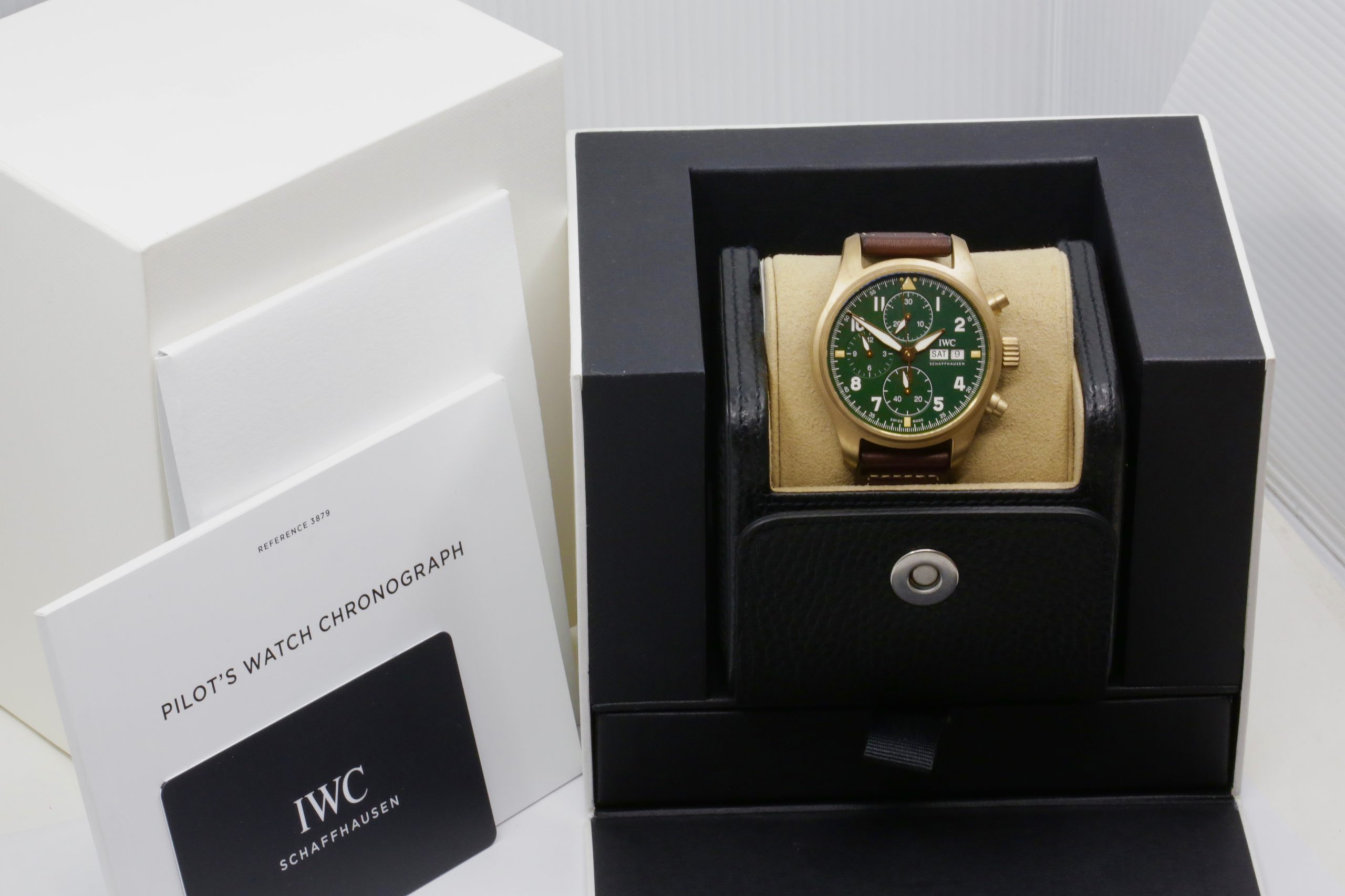 IWC International Watch Co Schaffhausen De Flieger chronograph bronze case, green dial, IW387902, sold new in October 2022. - Image 8