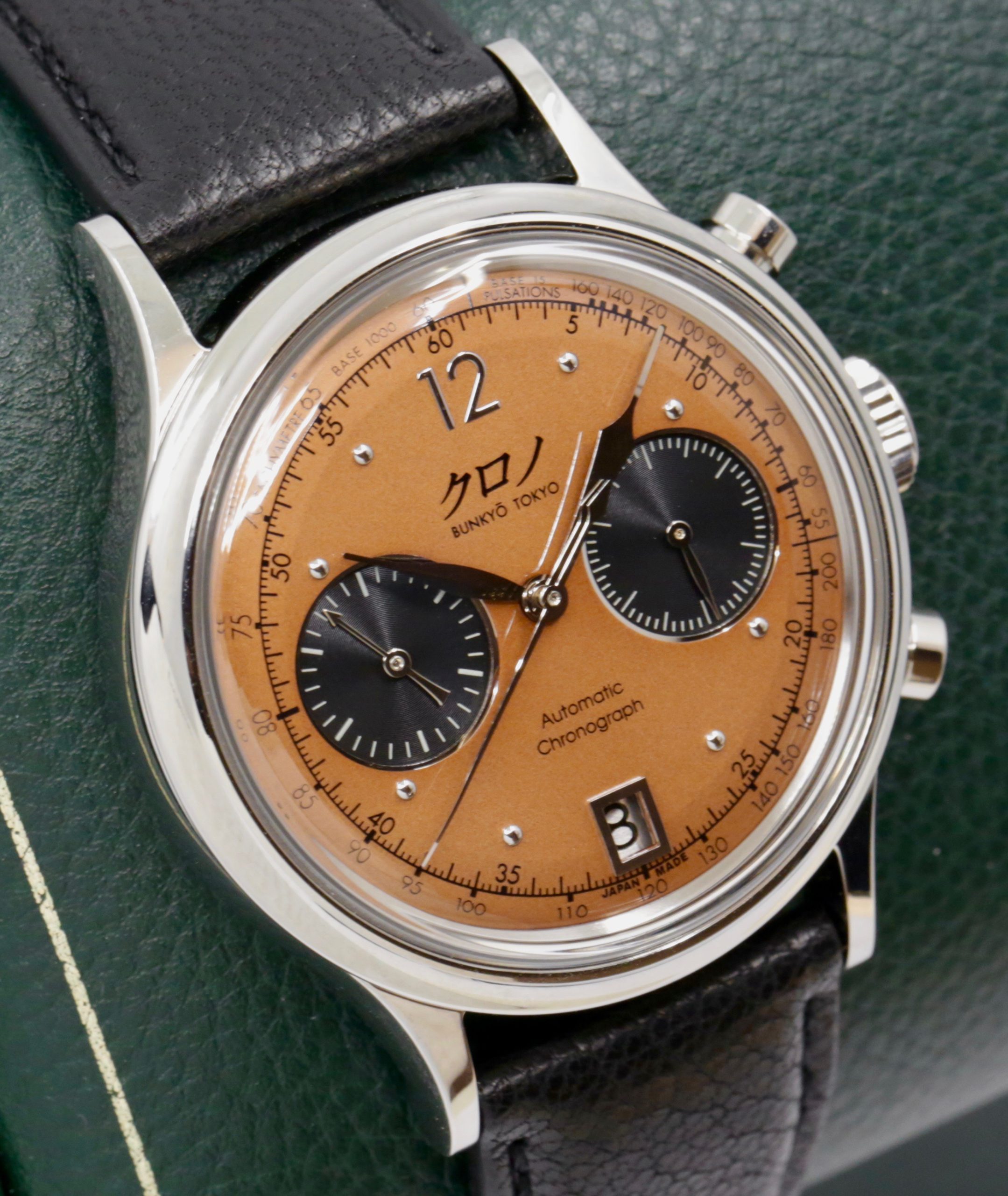 Kurono Tokyo Chronograph 1 MK. 2, in Stainless Steel, Copper Index Dial with Date, on Black Leather Strap, with Box & Papers Ca 2023 - Image 2