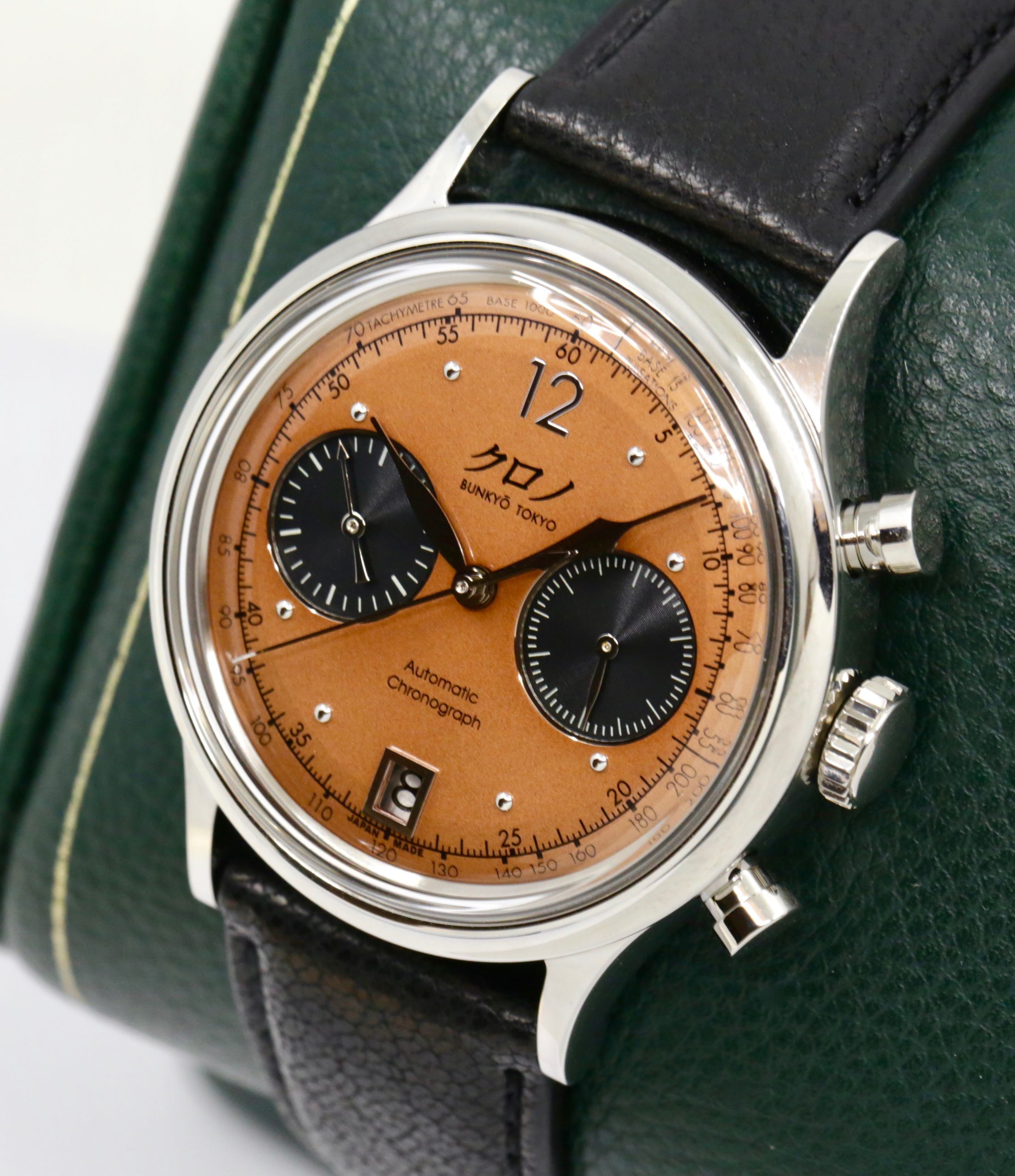 Kurono Tokyo Chronograph 1 MK. 2, in Stainless Steel, Copper Index Dial with Date, on Black Leather Strap, with Box & Papers Ca 2023 - Image 3