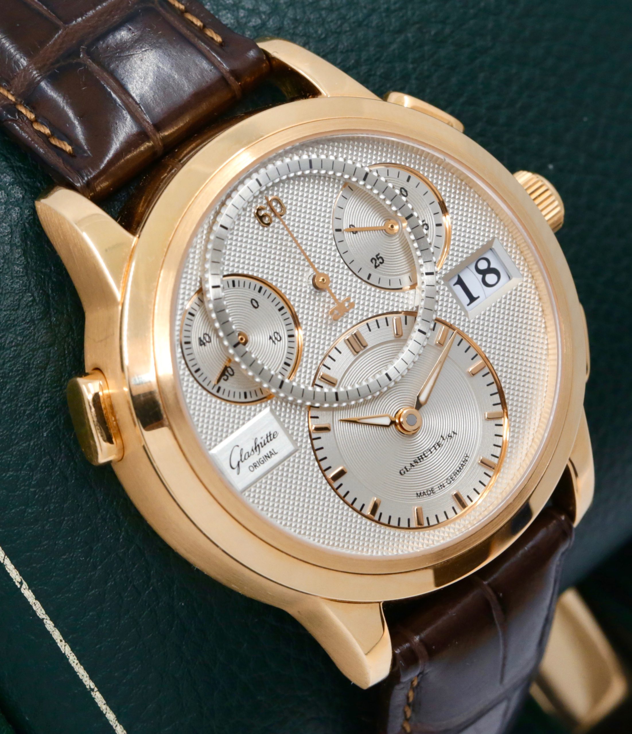 Glashutte Original Panomatic Chronograph with "Flyback" function and Big Date in 18ct Rose gold, Ref 95-01-01-01-04, box and papers. - Image 3