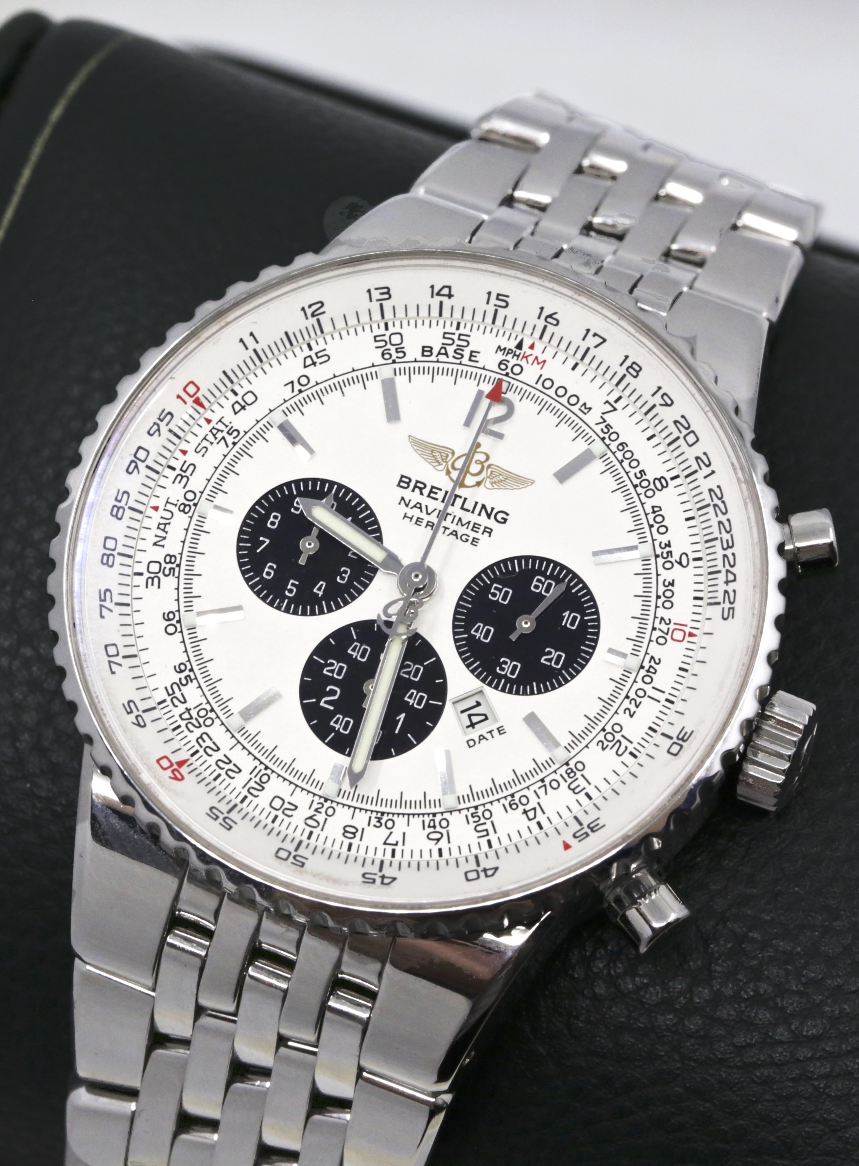 Breitling Navitimer Heritage in stainless steel, Panda dial, Silver with black subdials. original Breitling stainless steel bracelet. Ref: A35350 Ca. 2006 - Image 2