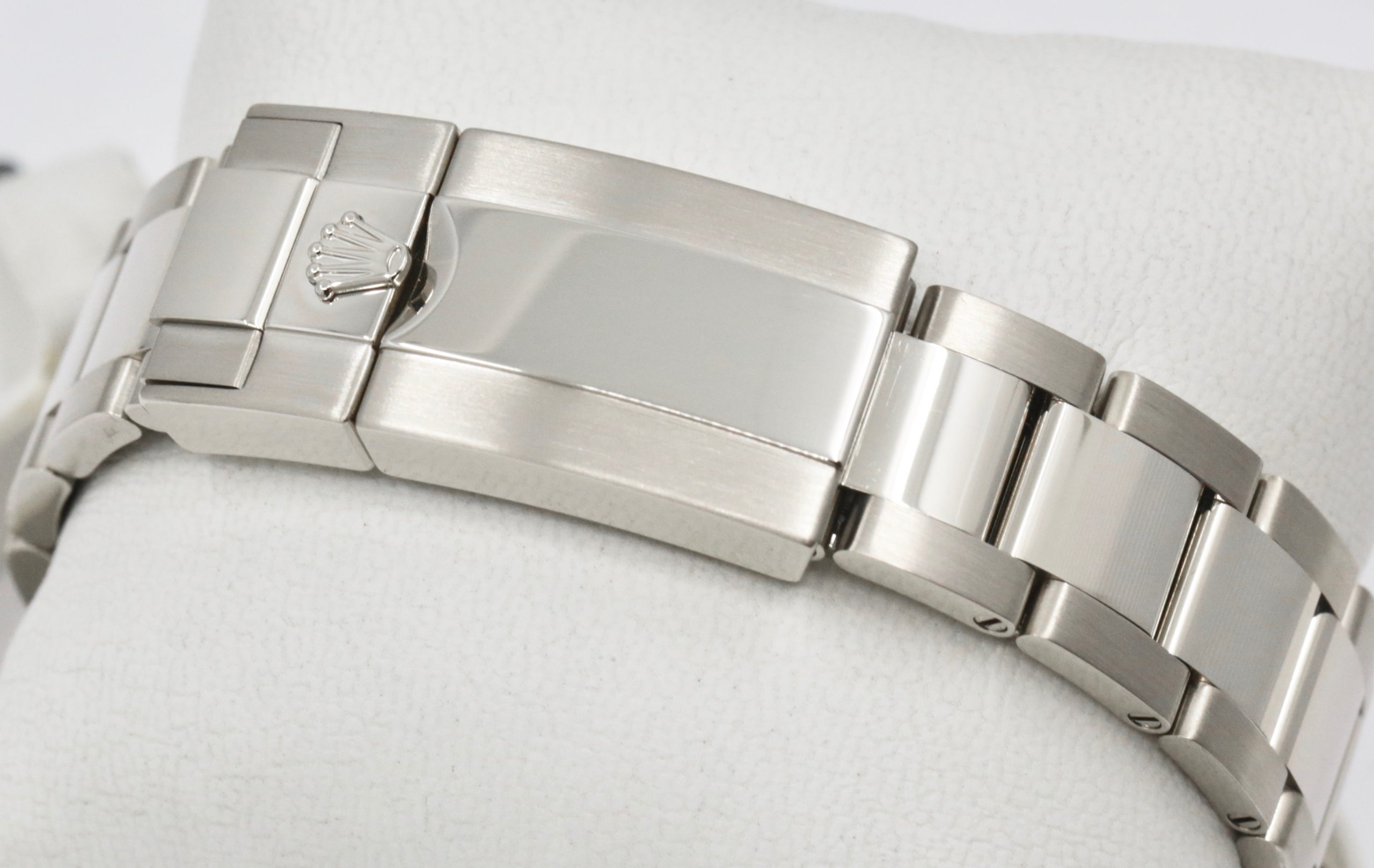 Rolex Cosmograph Daytona, in 18ct White Gold, Blue Index Dial, on 18ct White Gold Rolex Oyster Bracelet, Ref. 116509, , Circa: 2022, Complete with Box, Books, Rolex Warranty Card & Balance of 5 Year Rolex Factory Warranty - Image 5
