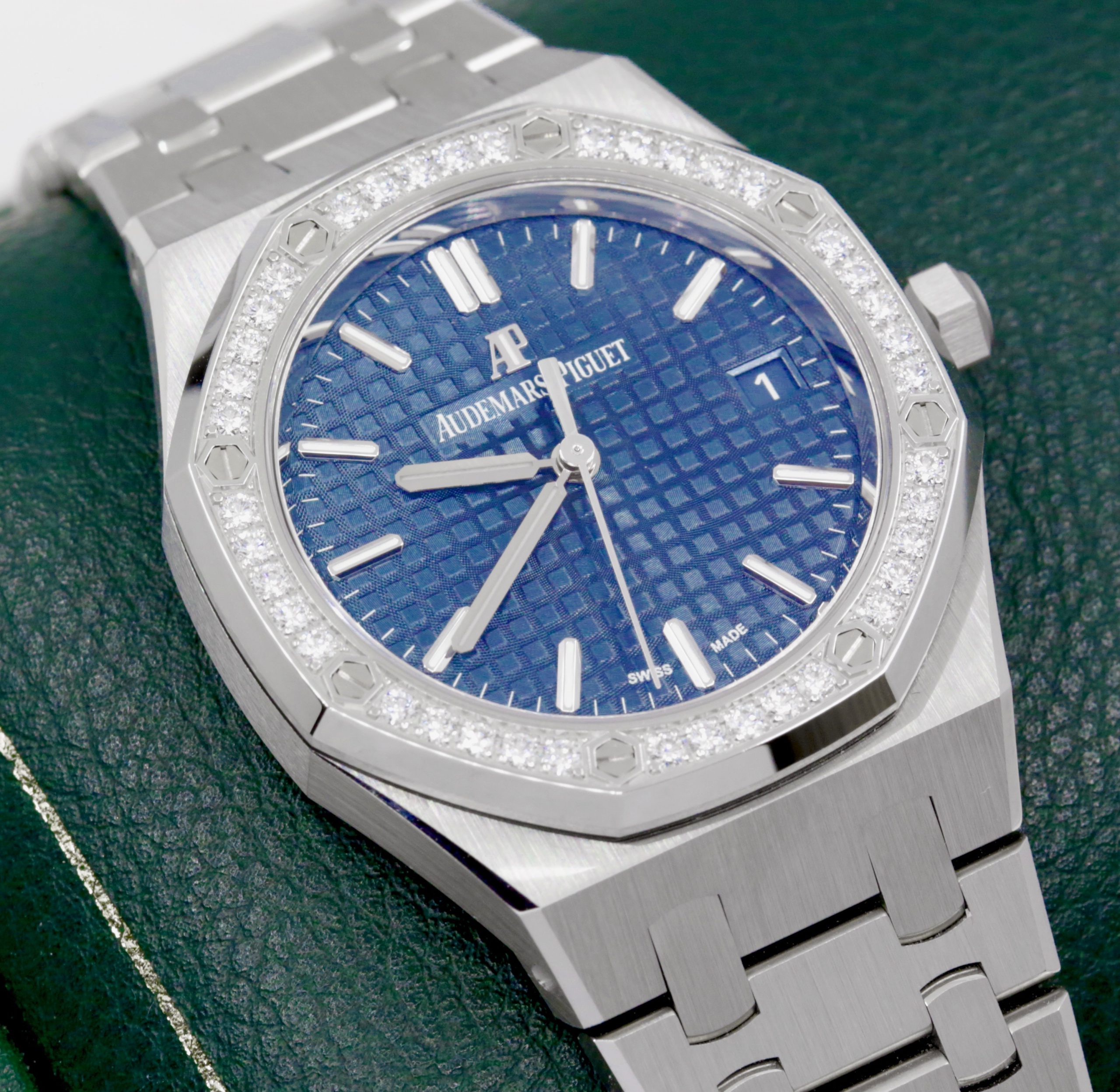 Audemars Piguet Royal Oak 34mm Stainless Steel with Date, Bezel set with 40 brilliant-cut diamonds ~0.71 carats on a Royal Oak Integrated Bracelet, Blue-grey Tappisserie Dial. Ref: 77351ST.ZZ.1261ST.01 Circa: 2022, Complete with Box & Papers - Image 2
