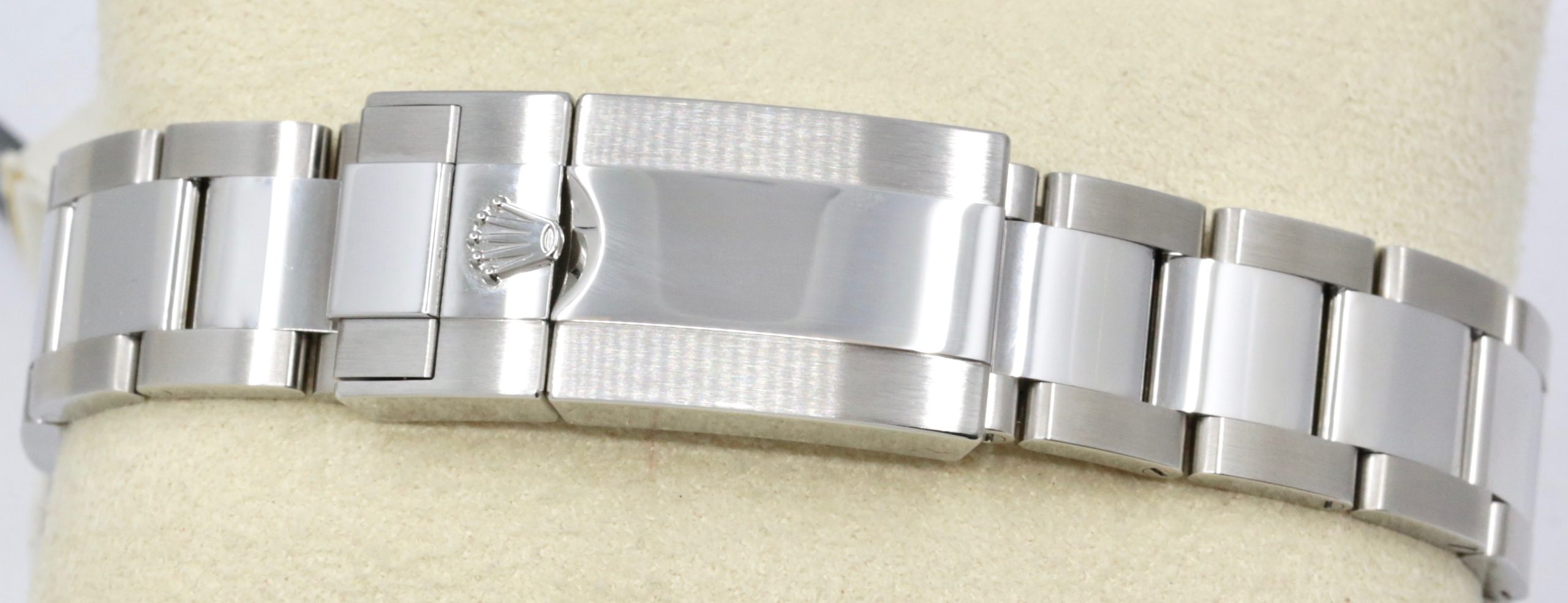 Rolex Yacht-Master 40, Stainless Steel, Blue Index Dial, with Platinum Bezel, on Stainless Steel Rolex Oyster Bracelet, Ref. 126622, Complete with Box, Books, Rolex Warranty Card & Balance of 5 Year Rolex Factory Warranty *UNWORN* - Image 6