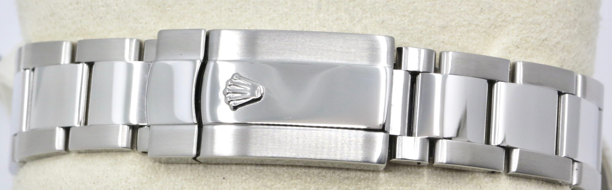 Rolex Oyster Perpetual Datejust 36, Stainless Steel, "Tuxedo" Black & Silver Index Dial, Smooth Bezel, on Stainless Steel Rolex Oyster Bracelet, Ref. 116200, Circa: 2009 - Image 6