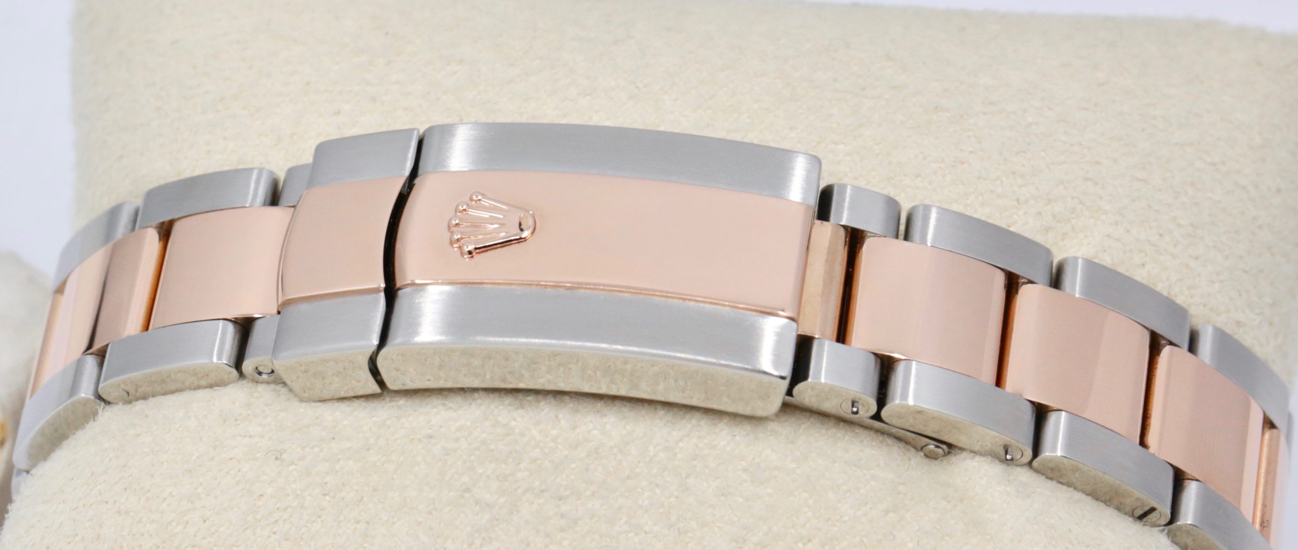 Rolex Datejust 36 in steel and 18ct Everose gold, smooth Everose gold bezel, Black concentric Arab dial on a Rolex steel and Everose gold Oyster bracelet. Ref: 116201, Box, Book and Rolex Warranty Card. Ca. 2011, $13850 - Image 7