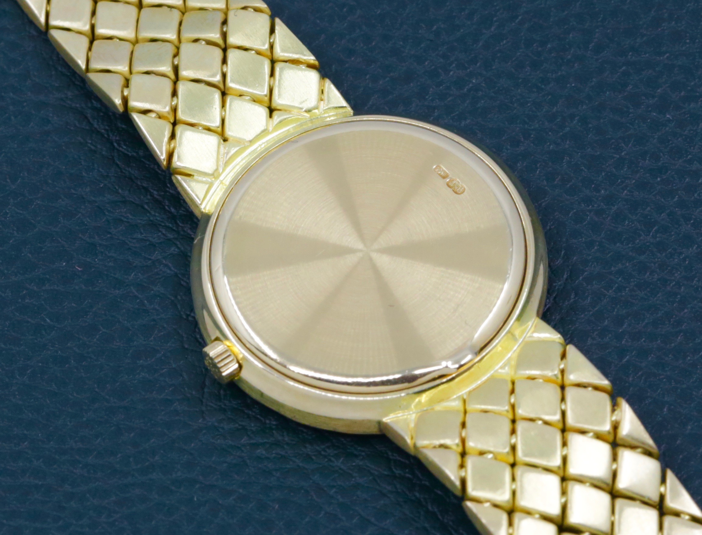 Patek Philippe Ladies Wristwatch, in 18ct Yellow Gold, White Roman Dial, on a integrated 18ct Yellow Gold Patek Philippe Bracelet, Ref. 4820/1, Ca.2000, Watch Only, $12,500 - Image 7