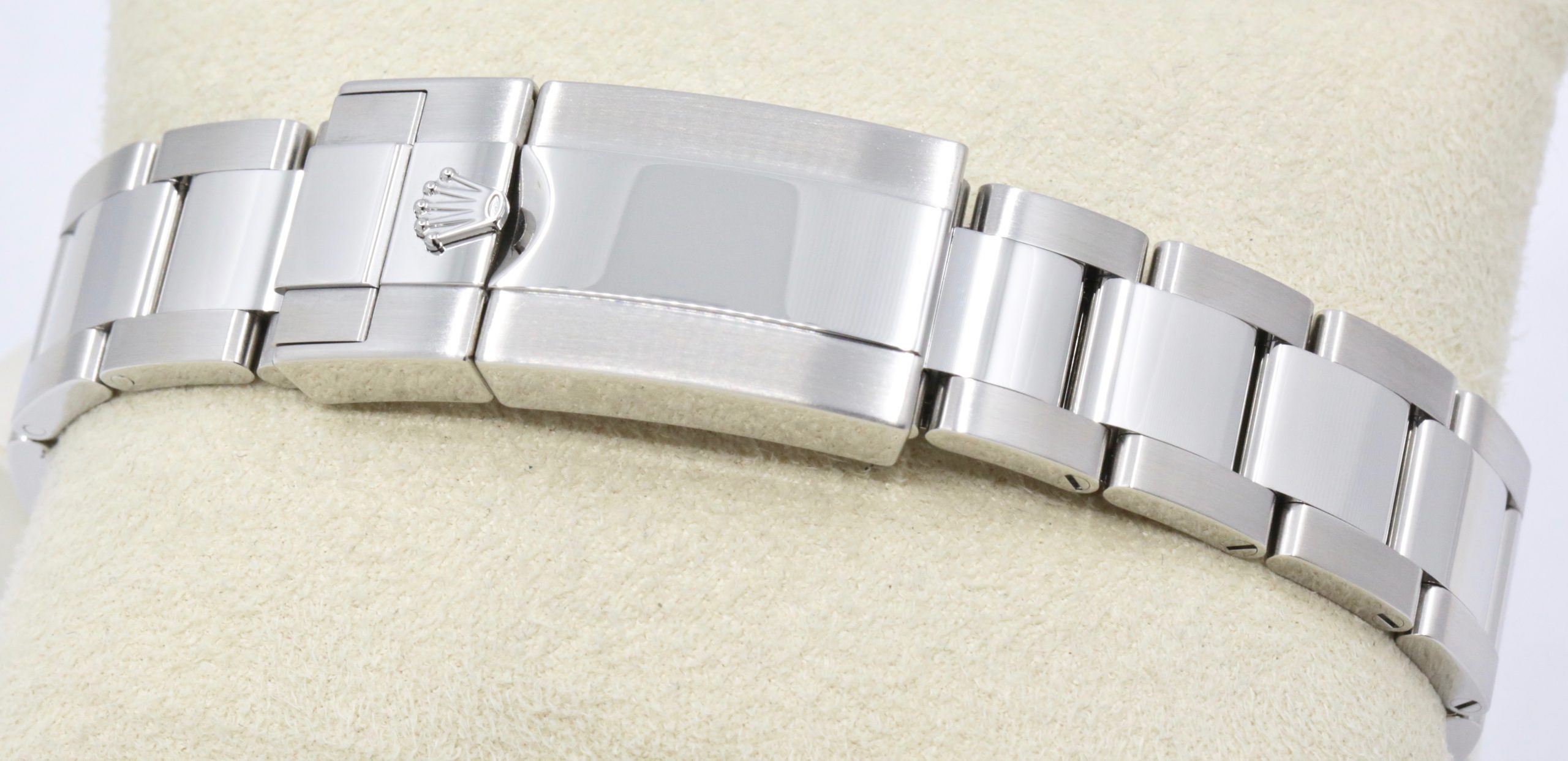 Rolex Yacht-Master 40 in Stainless Steel, Platinum Bezel, Rhodium Index Dial, on Rolex Stainless Steel Oyster Bracelet, Ref. 116622, Circa: 2018, with Box, Book and Rolex Warranty Card. - Image 6