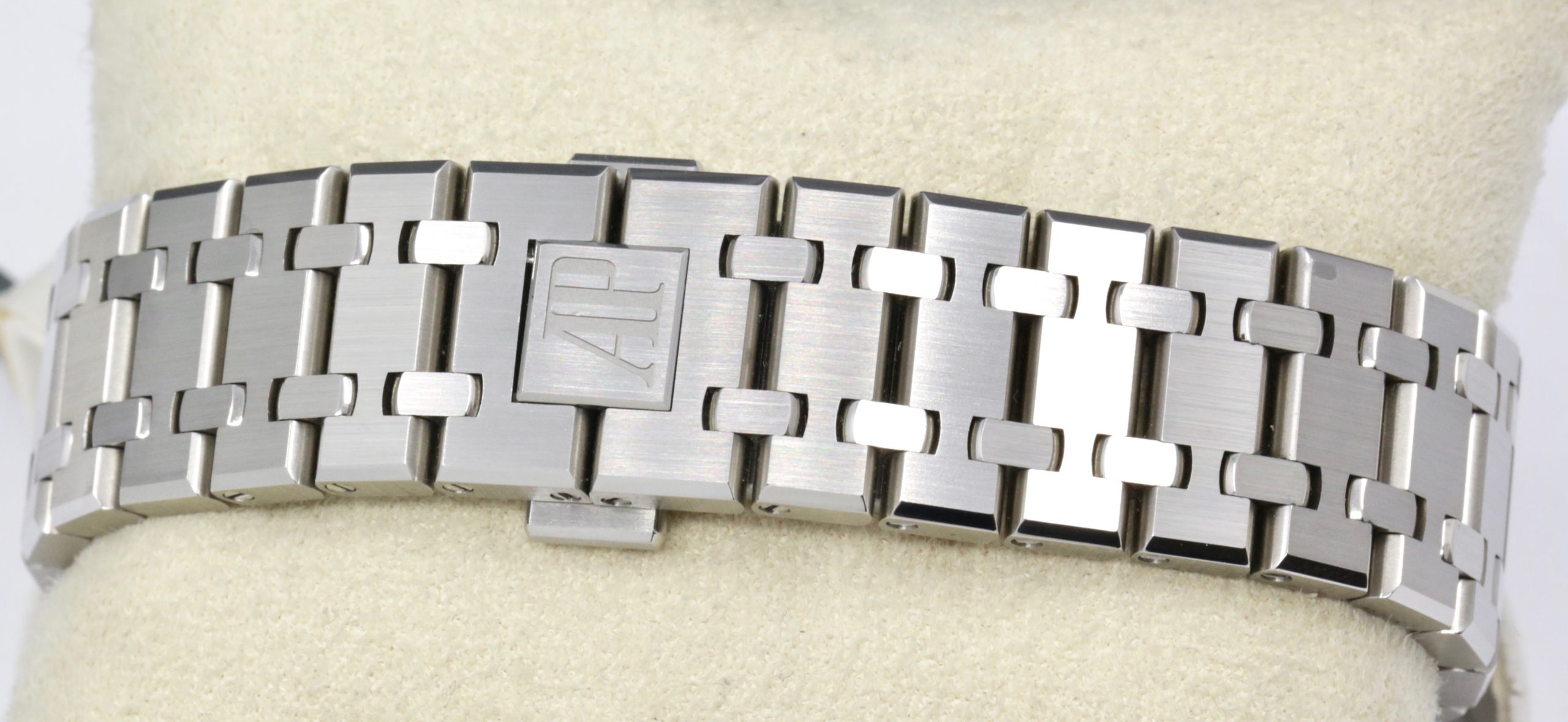 Audemars Piguet Royal Oak Chronograph, 41mm, Stainless Steel, Silver Dial with Black Sub Dials, on Stainless Steel Audemars Piguet Bracelet, Ref 26331ST.00.1220ST.03, Circa: 2020, with Box & Papers - Image 6
