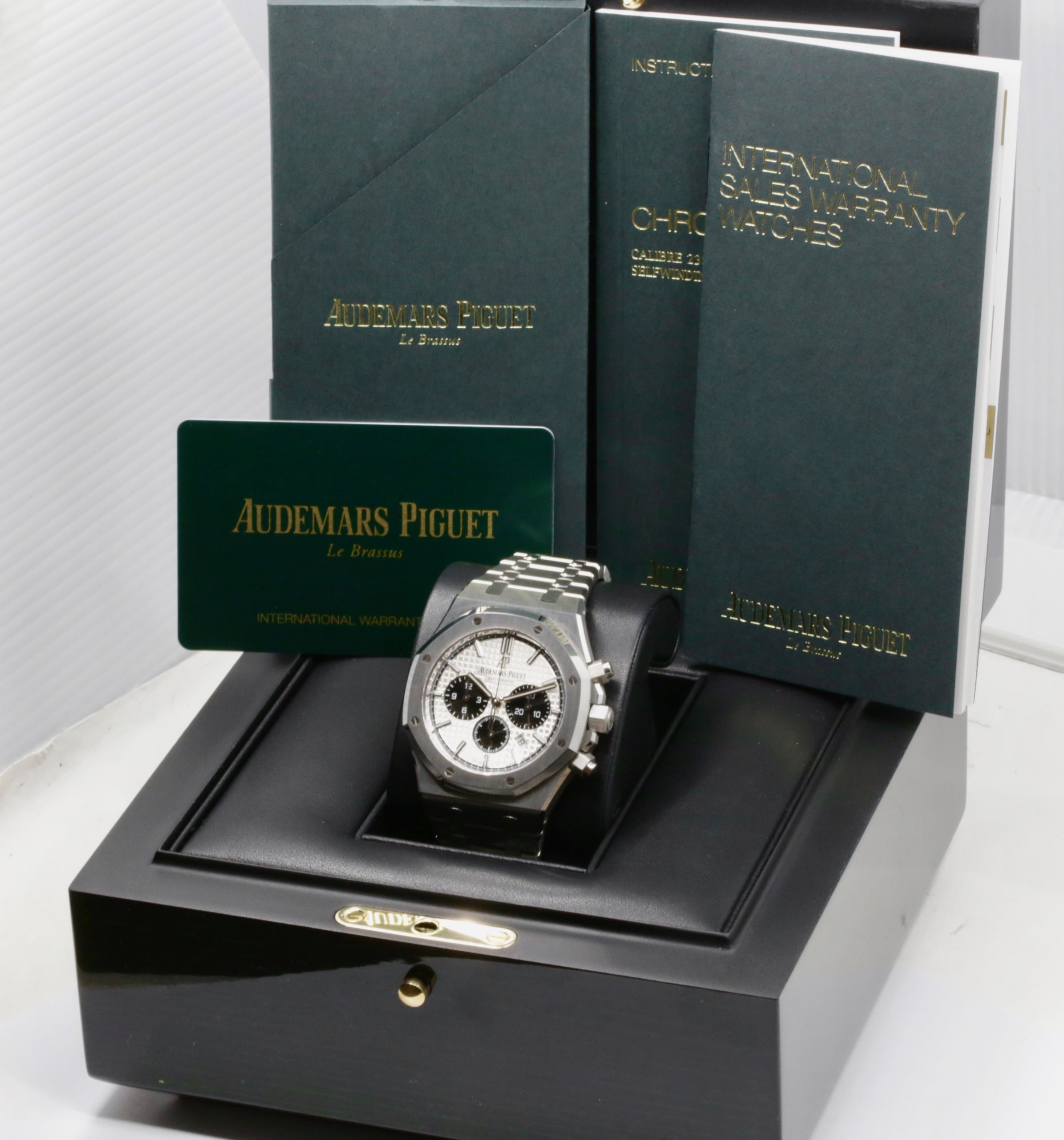 Audemars Piguet Royal Oak Chronograph, 41mm, Stainless Steel, Silver Dial with Black Sub Dials, on Stainless Steel Audemars Piguet Bracelet, Ref 26331ST.00.1220ST.03, Circa: 2020, with Box & Papers - Image 7