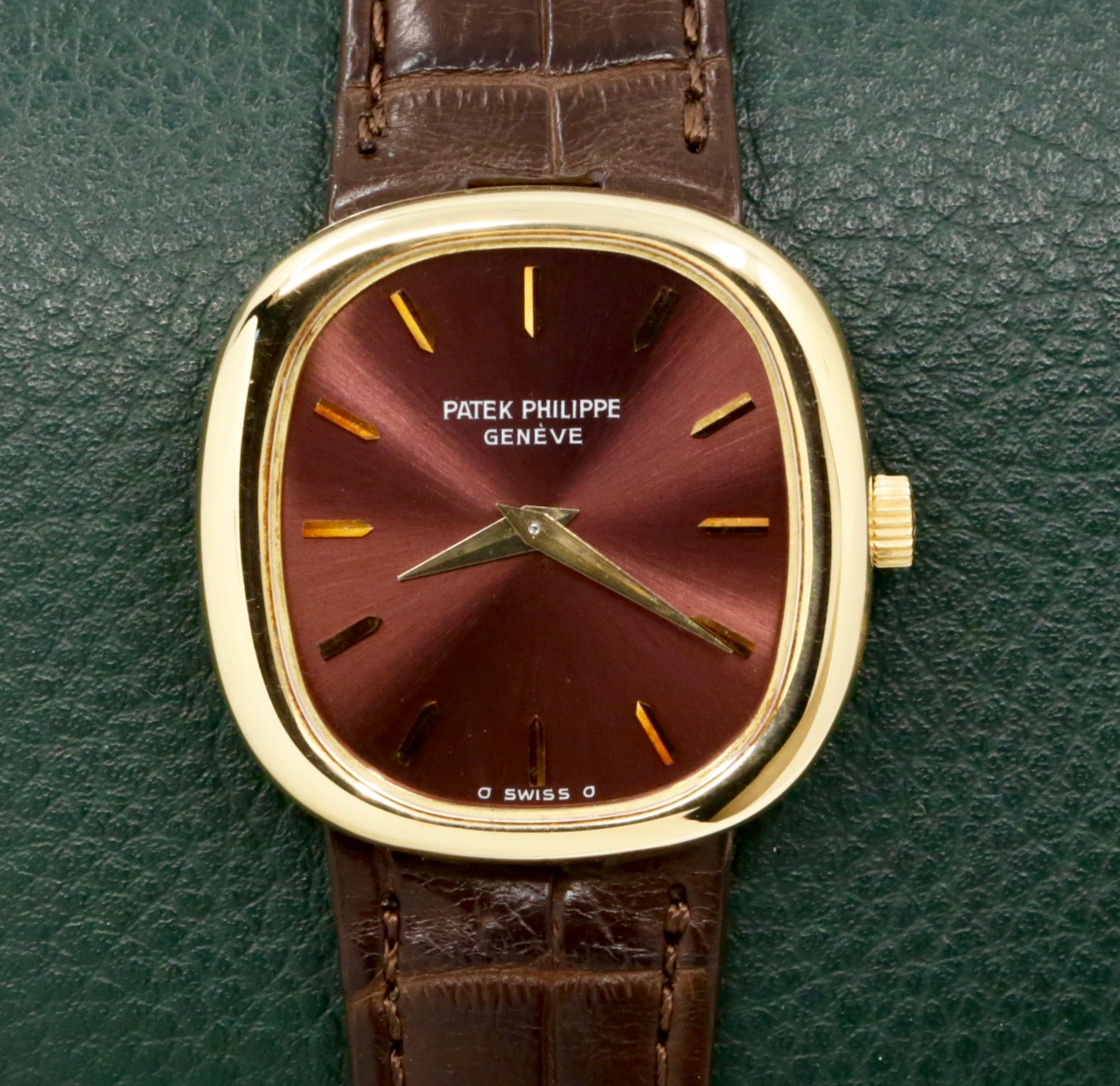 Patek Philippe ladies Golden Ellipse ref 4223, manual winding, 18ct yellow gold.