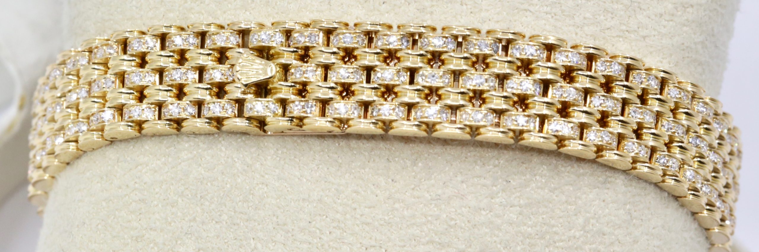 Rolex Lady-Datejust 26, in 18ct Yellow Gold, Factory Set Diamond Dial, and Diamond Bezel & Lugs on 18ct Yellow Gold Diamond Set Rolex Jubilee Bracelet, Ref. 69158, Serial# N series, Circa: 1991, with Box, Service Card & Balance of 2 Year Rolex Service Warranty - Image 6