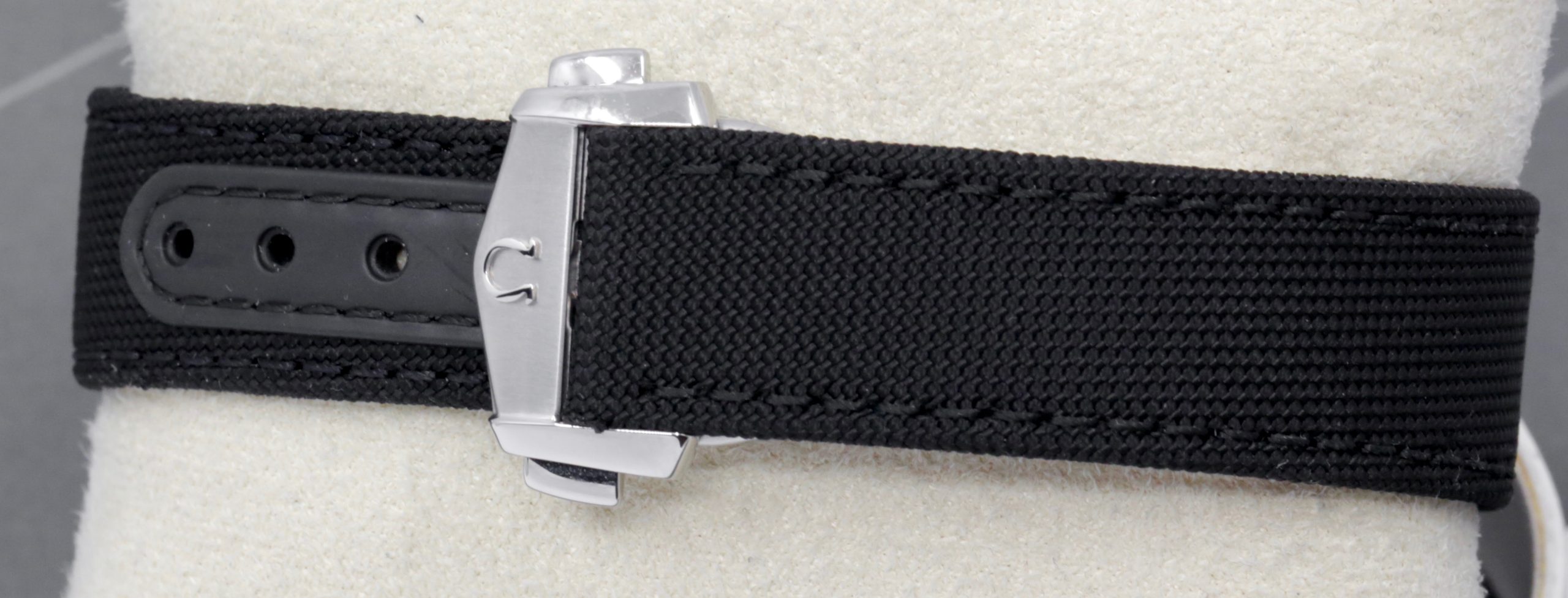 Omega Speedmaster Professional, "Moonwatch", Stainless Steel, Black Index Dial, Hesalite Crystal, on Black Omega Fabric Strap with Stainless Steel Omega Deployant, Ref. 310.32.42.50.01.001, Circa: 2021, with Box, Book, Omega Warranty Card & Balance of 5 Year Omega Factory Warranty - Image 6