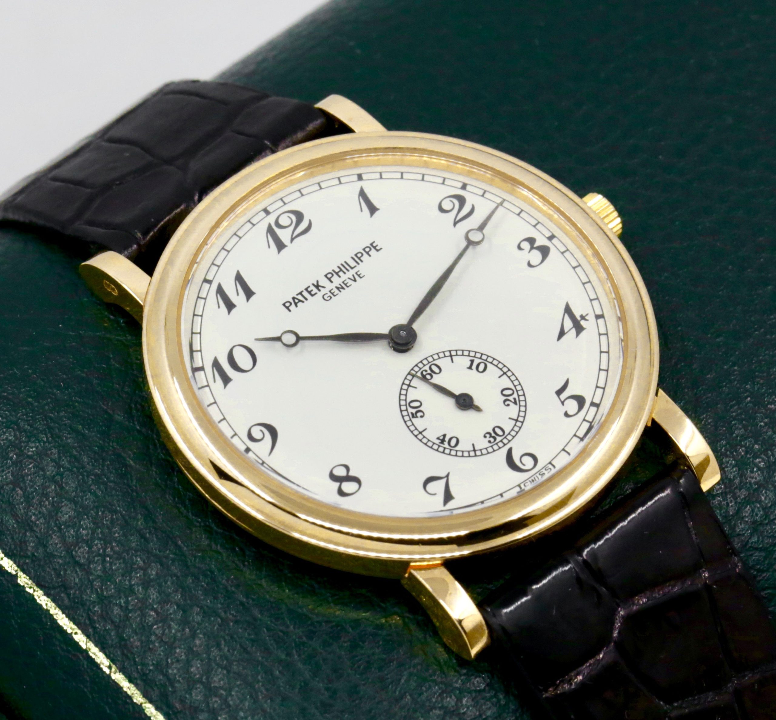 Patek Philippe Calatrava in 18ct Yellow Gold, Silver Dial with Breguet Markers, on Black Alligator Leather Strap with a Patek Philippe 18ct Yellow Gold Tang Buckle, Manual-Winding Calibre 215 PS, Ref: 5022J Ca: 2000 - Image 2