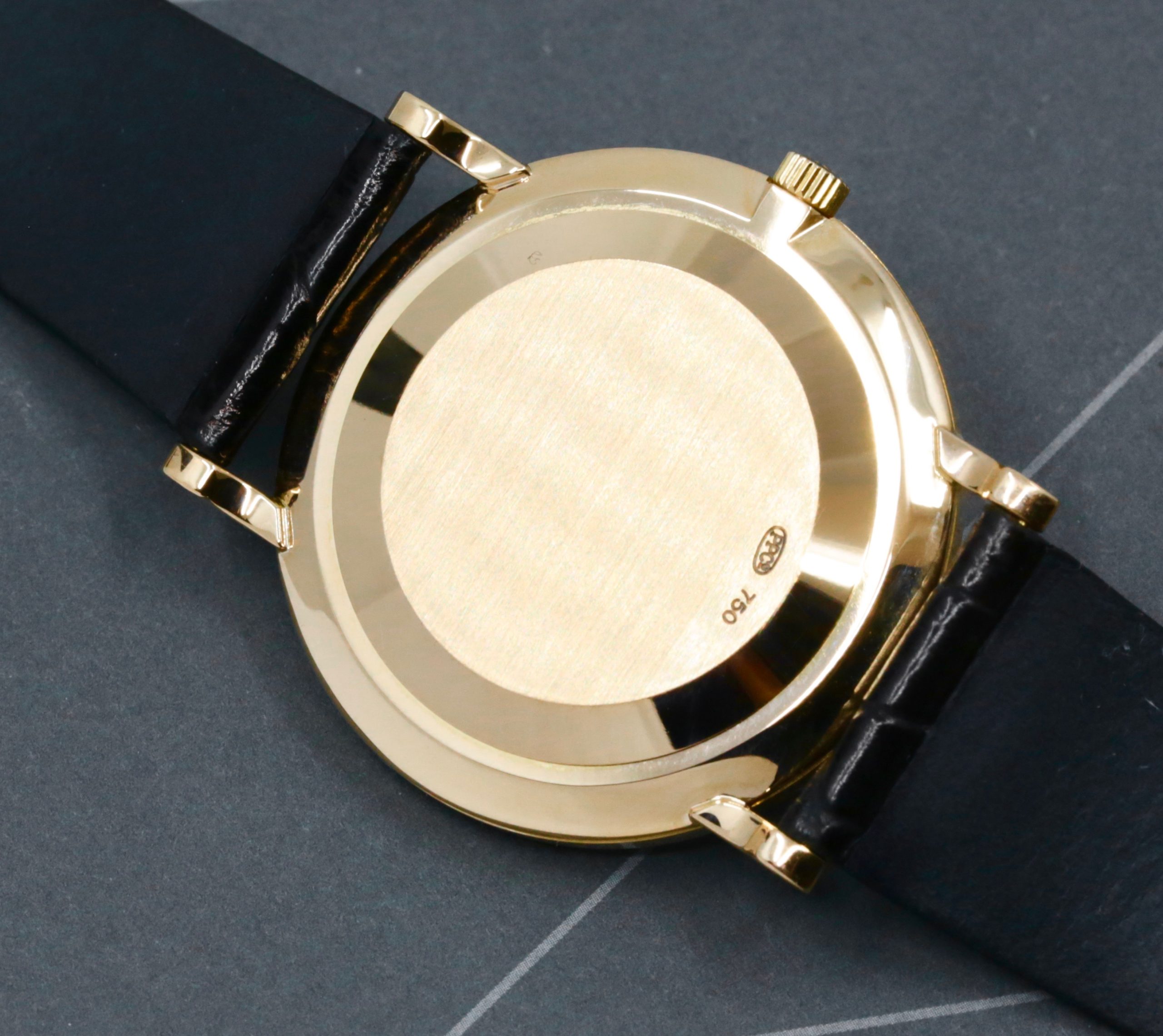 Patek Philippe Calatrava in 18ct Yellow Gold, Silver Dial with Breguet Markers, on Black Alligator Leather Strap with a Patek Philippe 18ct Yellow Gold Tang Buckle, Manual-Winding Calibre 215 PS, Ref: 5022J Ca: 2000 - Image 5