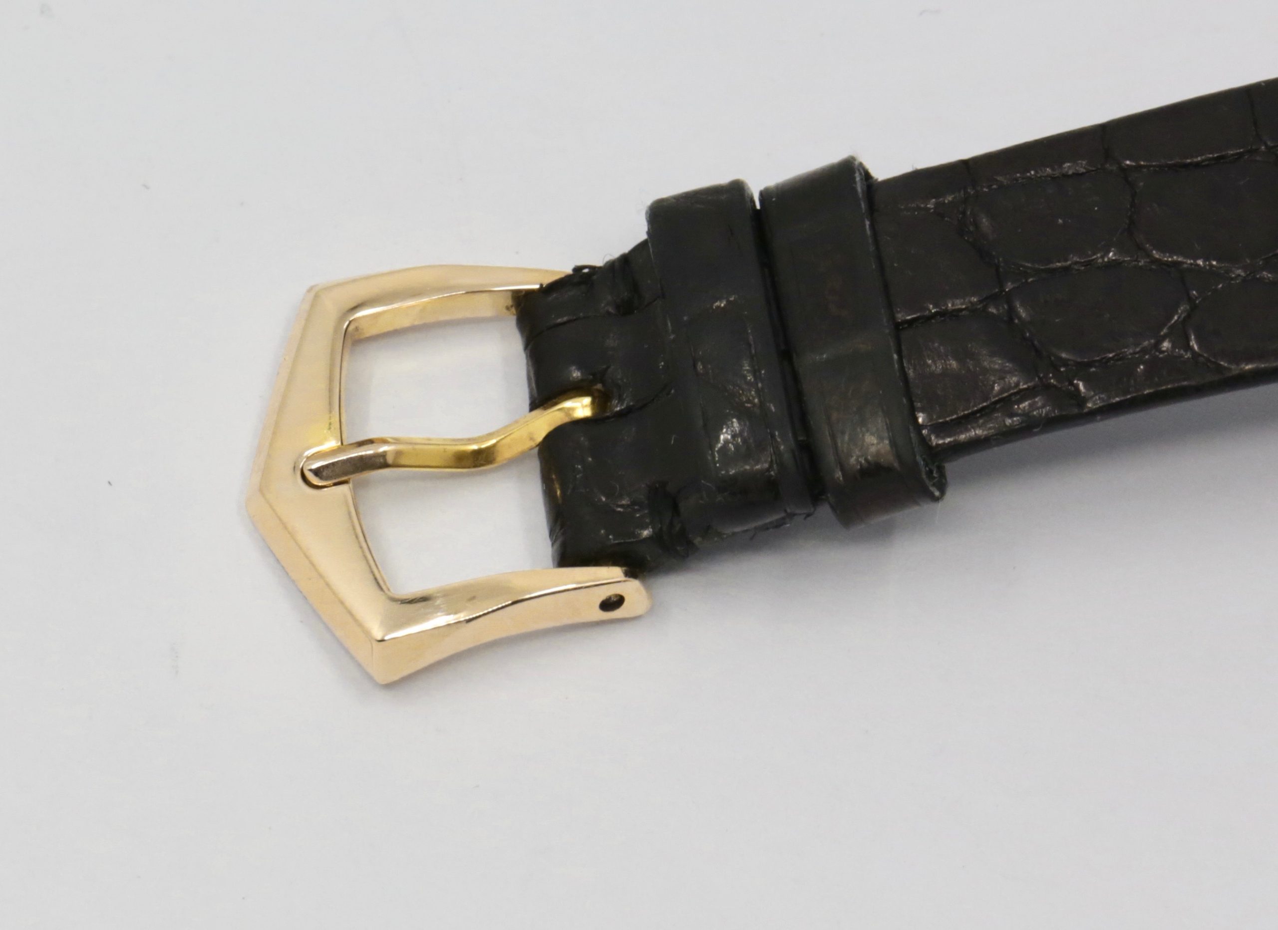 Patek Philippe Calatrava in 18ct Yellow Gold, Silver Dial with Breguet Markers, on Black Alligator Leather Strap with a Patek Philippe 18ct Yellow Gold Tang Buckle, Manual-Winding Calibre 215 PS, Ref: 5022J Ca: 2000 - Image 6