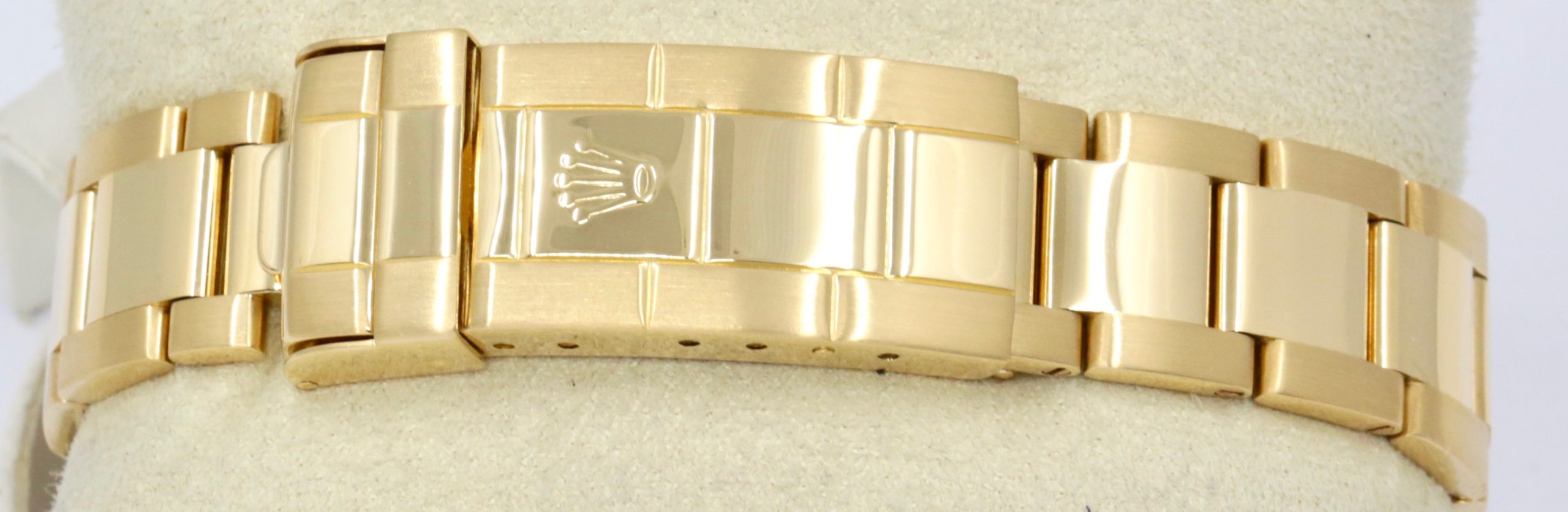 Rolex Oyster Perpetual Submariner Date, in 18ct Yellow Gold, with Blue Index Dial, Blue Aluminum Bezel, on 18ct Yellow Gold Rolex Oyster Bracelet, Ref. 16618, Circa: 2006, with Box, Rolex Service Card & Balance of 2 Year Rolex Service Warranty - Image 6