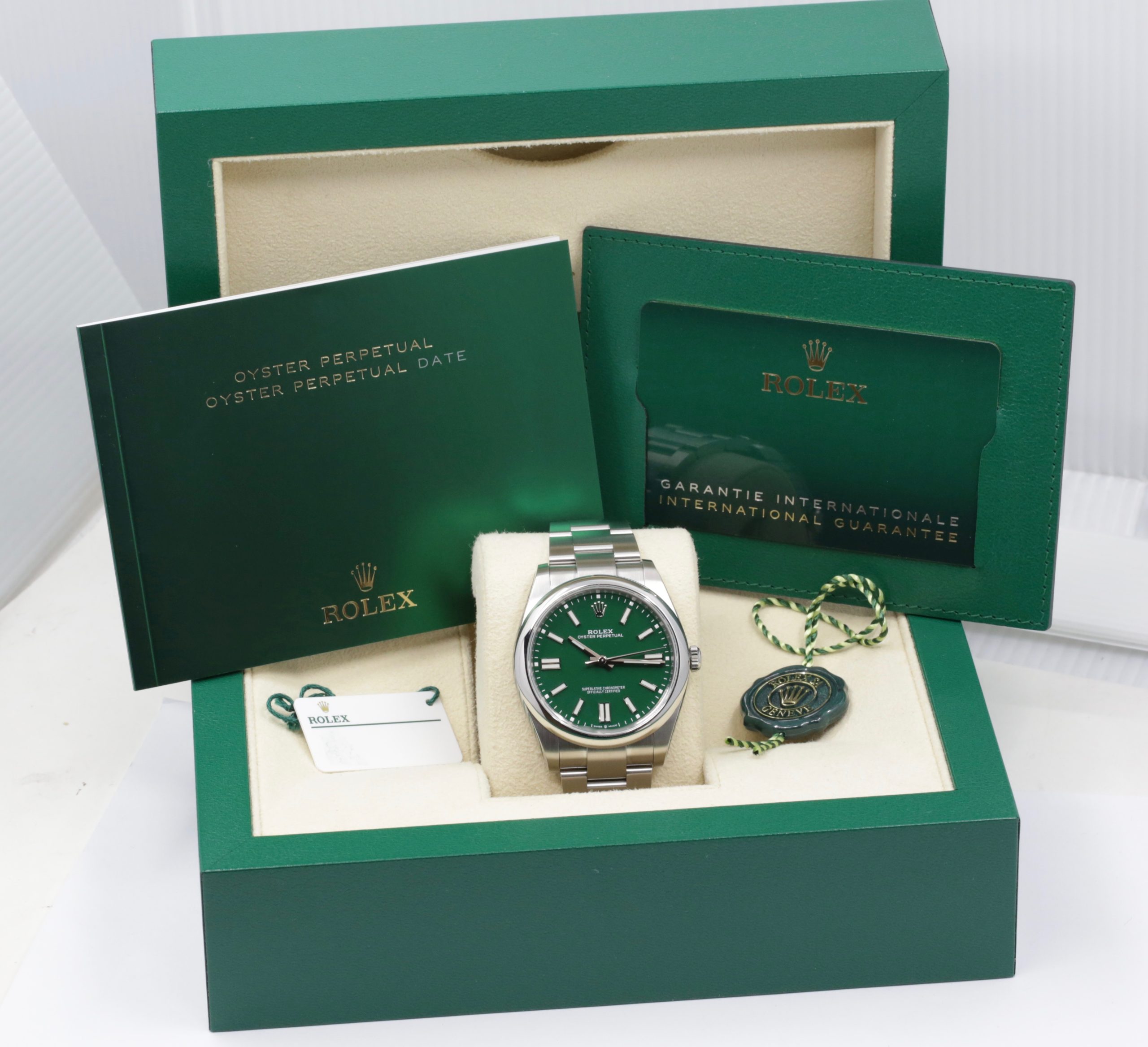 Rolex Oyster Perpetual 41 in Stainless Steel, Green Index Dial, on Rolex Oystersteel Bracelet, Ref. 124300, Circa: 2022, with Box, Books, Swing Tags, Rolex Warranty Card, & Balance of 5 Year Rolex Warranty - Image 7